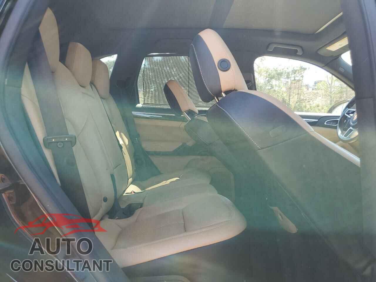 PORSCHE CAYENNE 2015 - WP1AF2A21FLA44898