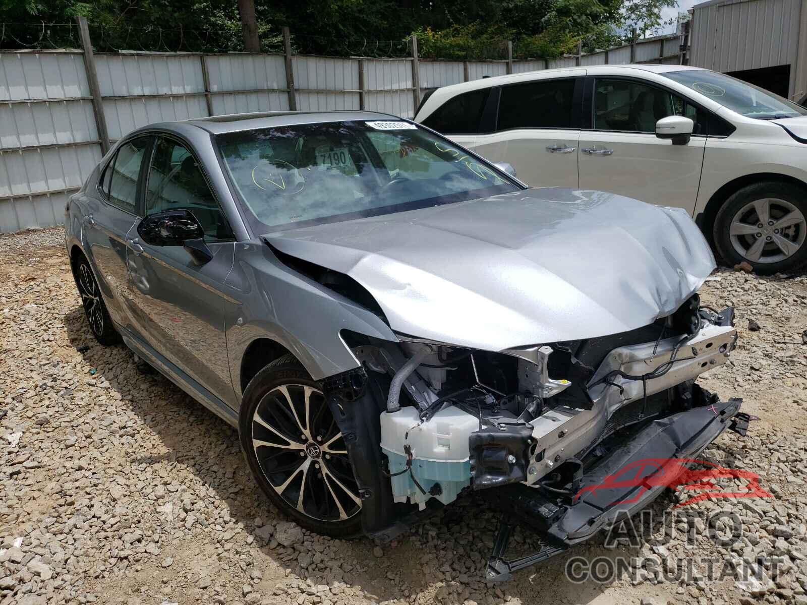 TOYOTA CAMRY 2018 - 4T1B11HK3JU089487