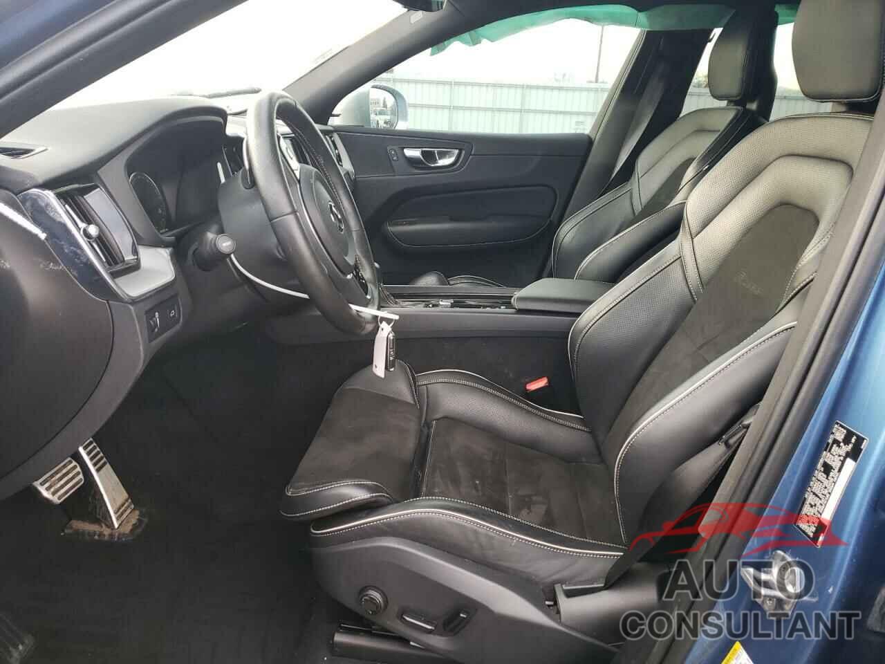 VOLVO XC60 2018 - LYV102RM9JB068601