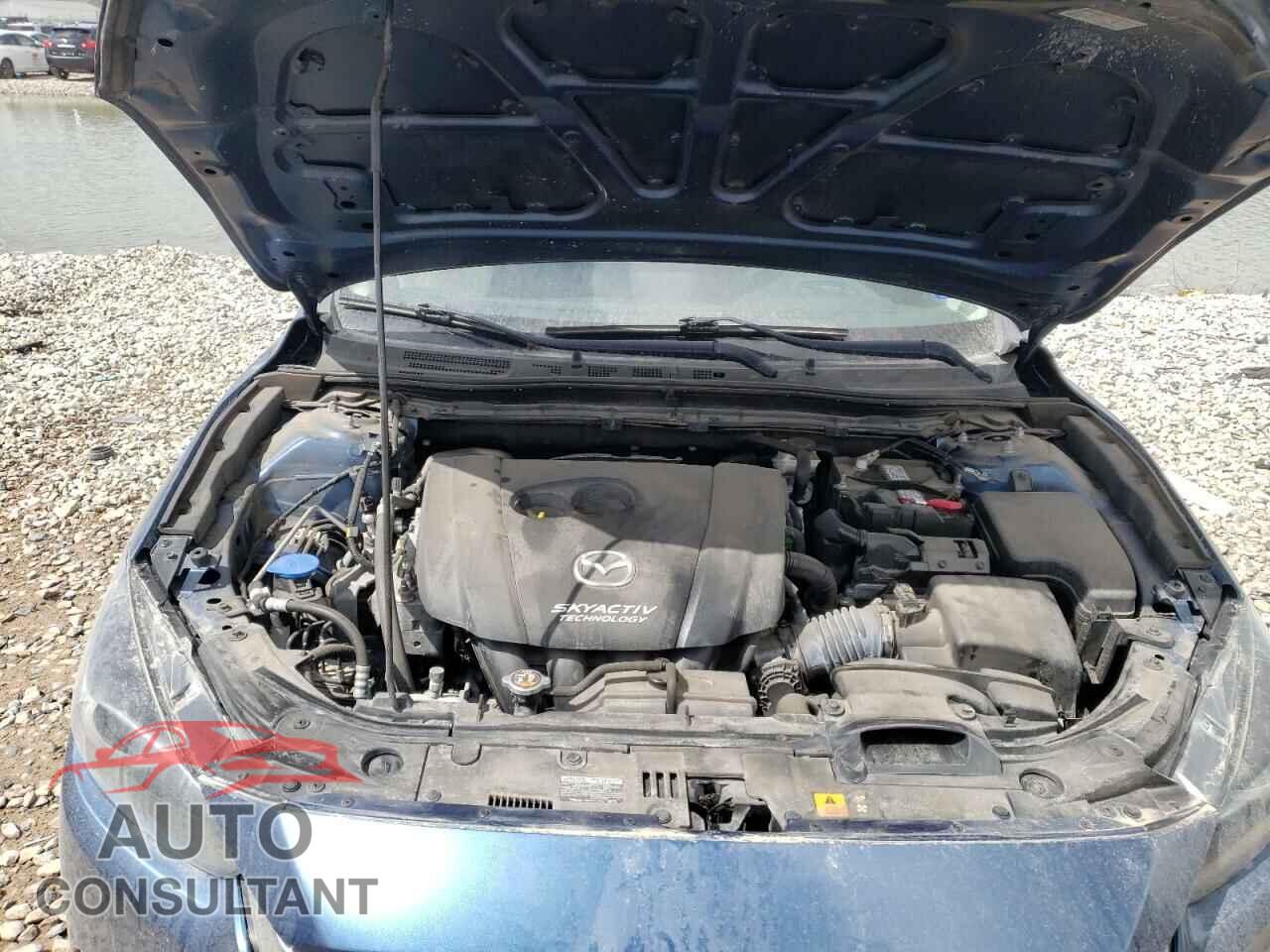 MAZDA 3 2018 - 3MZBN1W3XJM238080