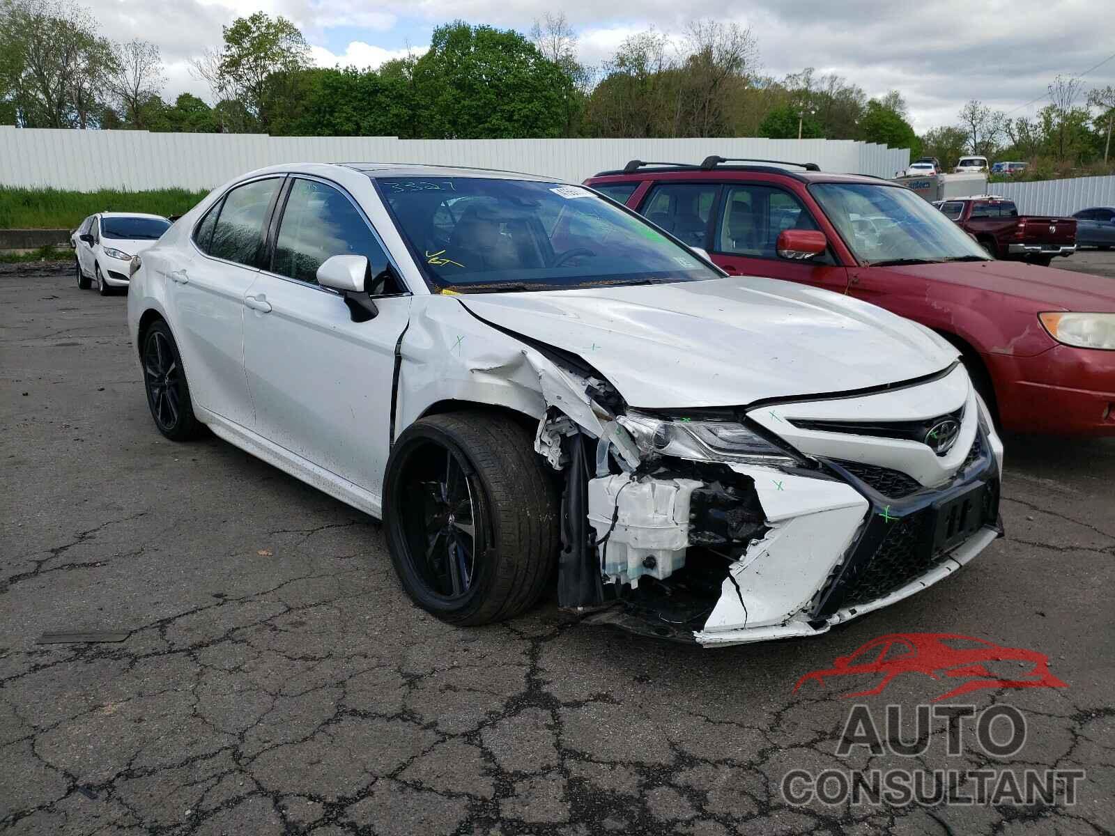 TOYOTA CAMRY 2018 - 4T1B61HK2JU086629