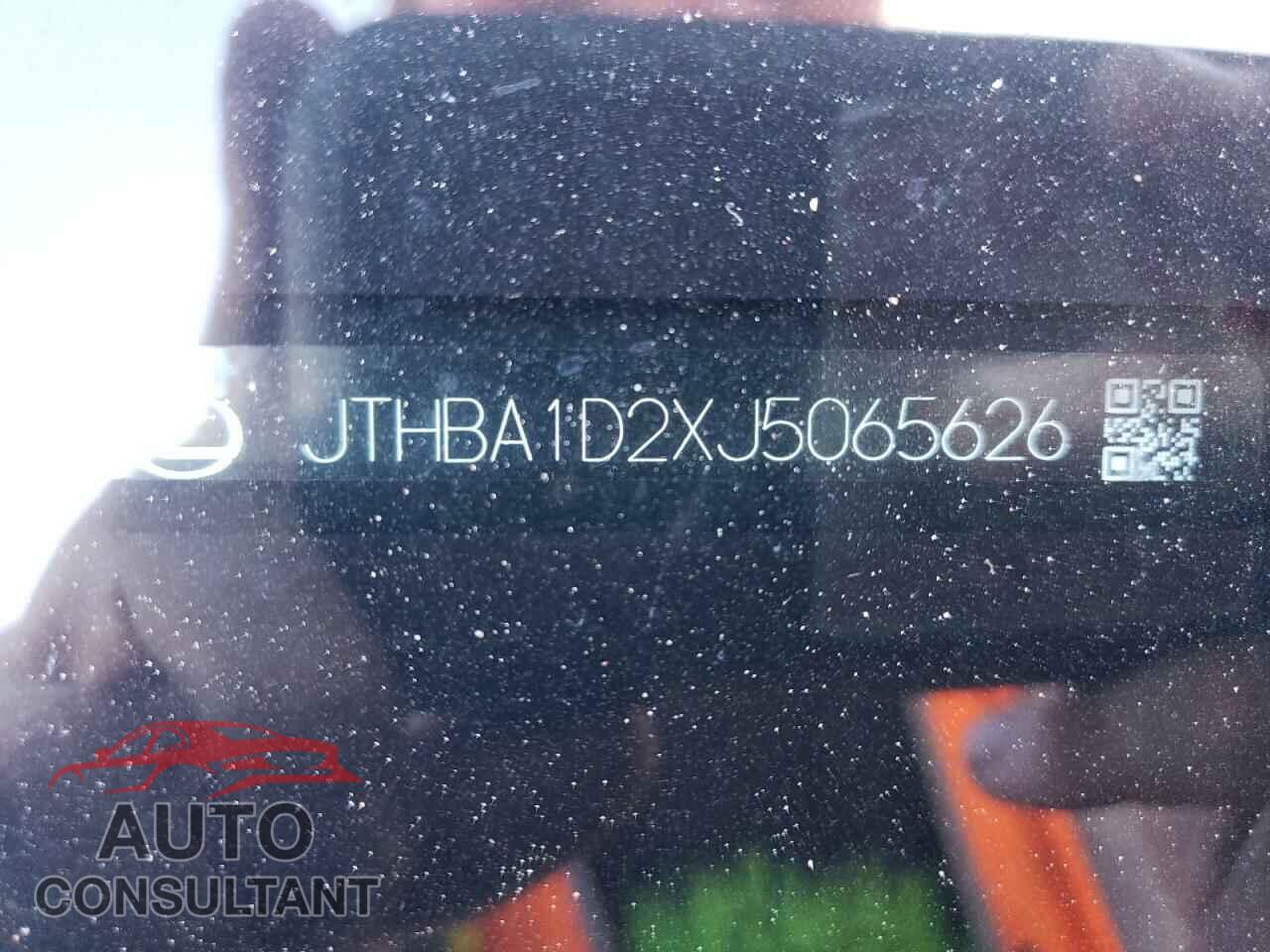 LEXUS IS 2018 - JTHBA1D2XJ5065626