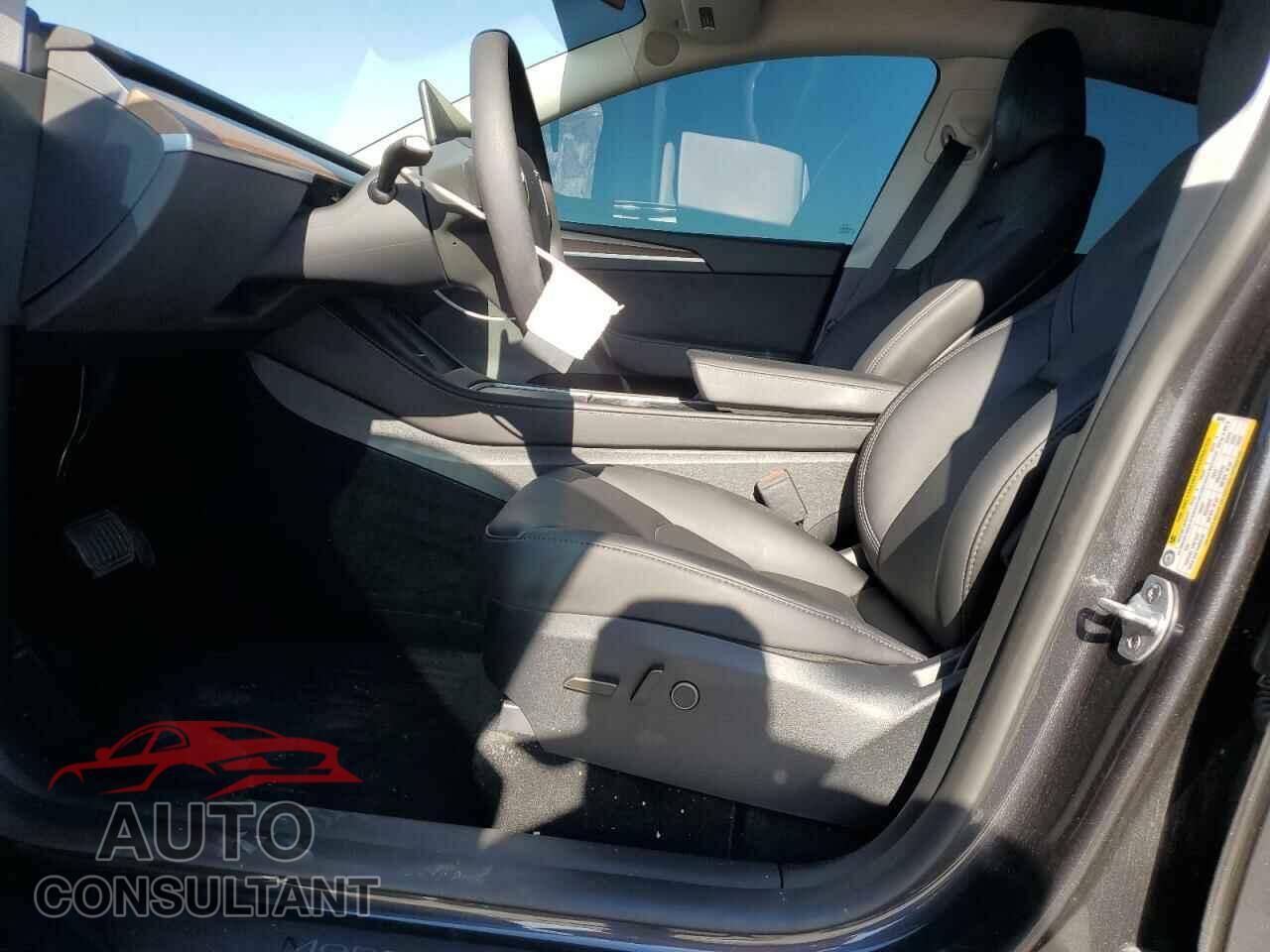 TESLA MODEL Y 2024 - 7SAYGDEE5RF068449