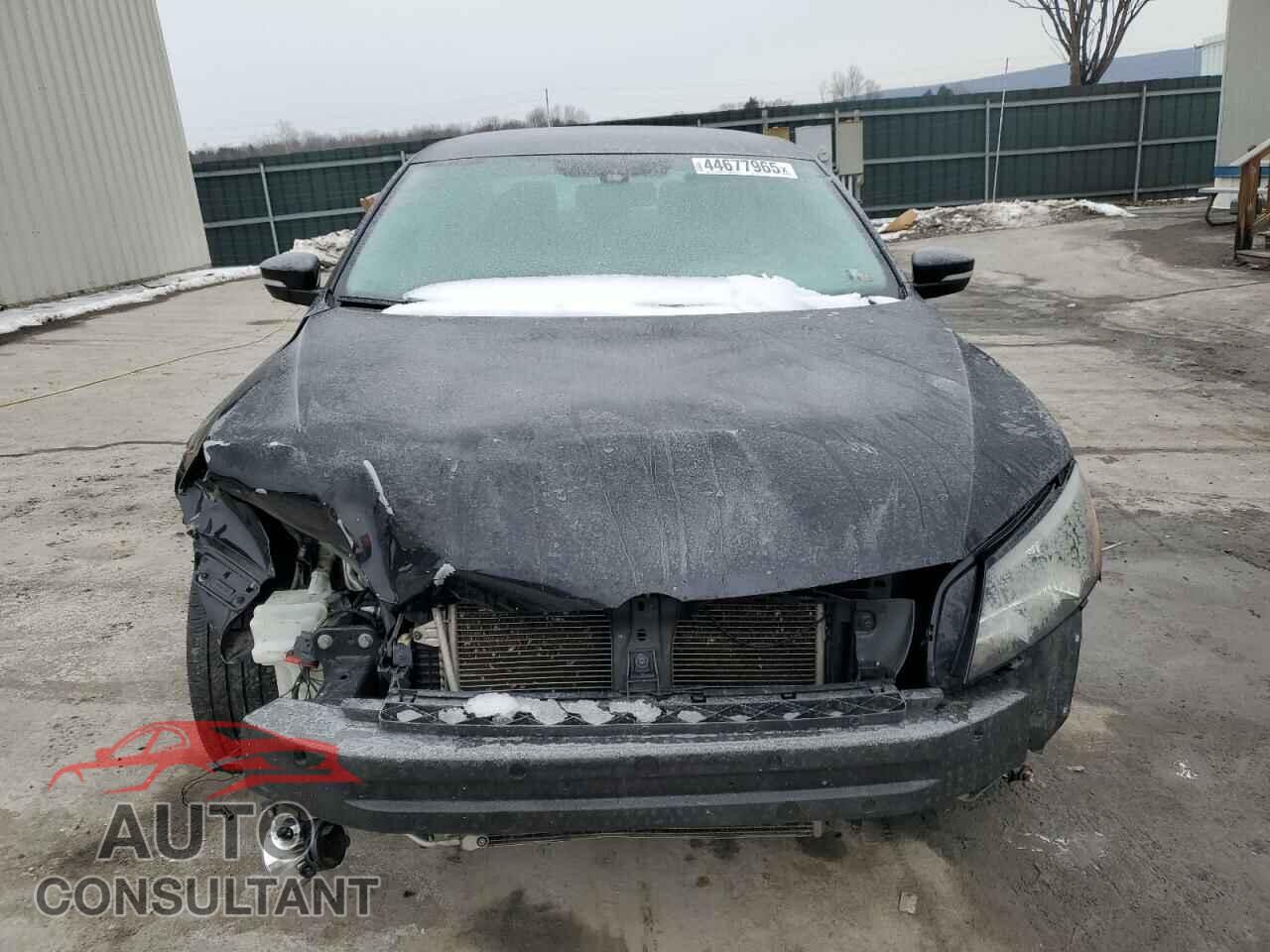 VOLKSWAGEN PASSAT 2015 - 1VWAT7A38FC111803