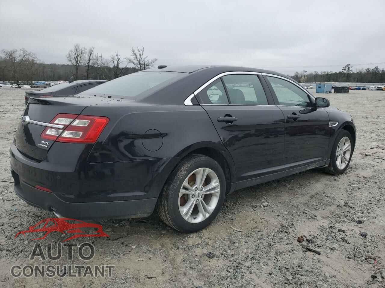 FORD TAURUS 2017 - 1FAHP2E82HG133182