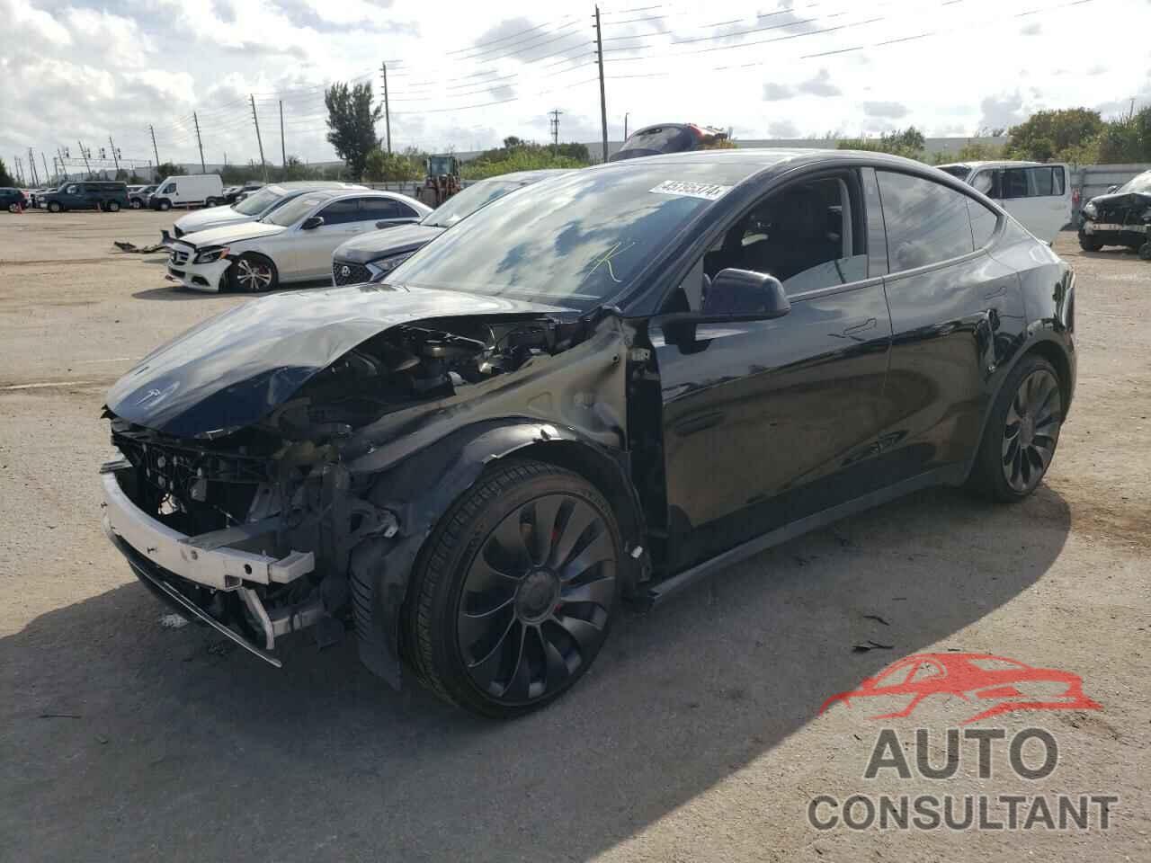 TESLA MODEL Y 2023 - 7SAYGDEF6PF784105