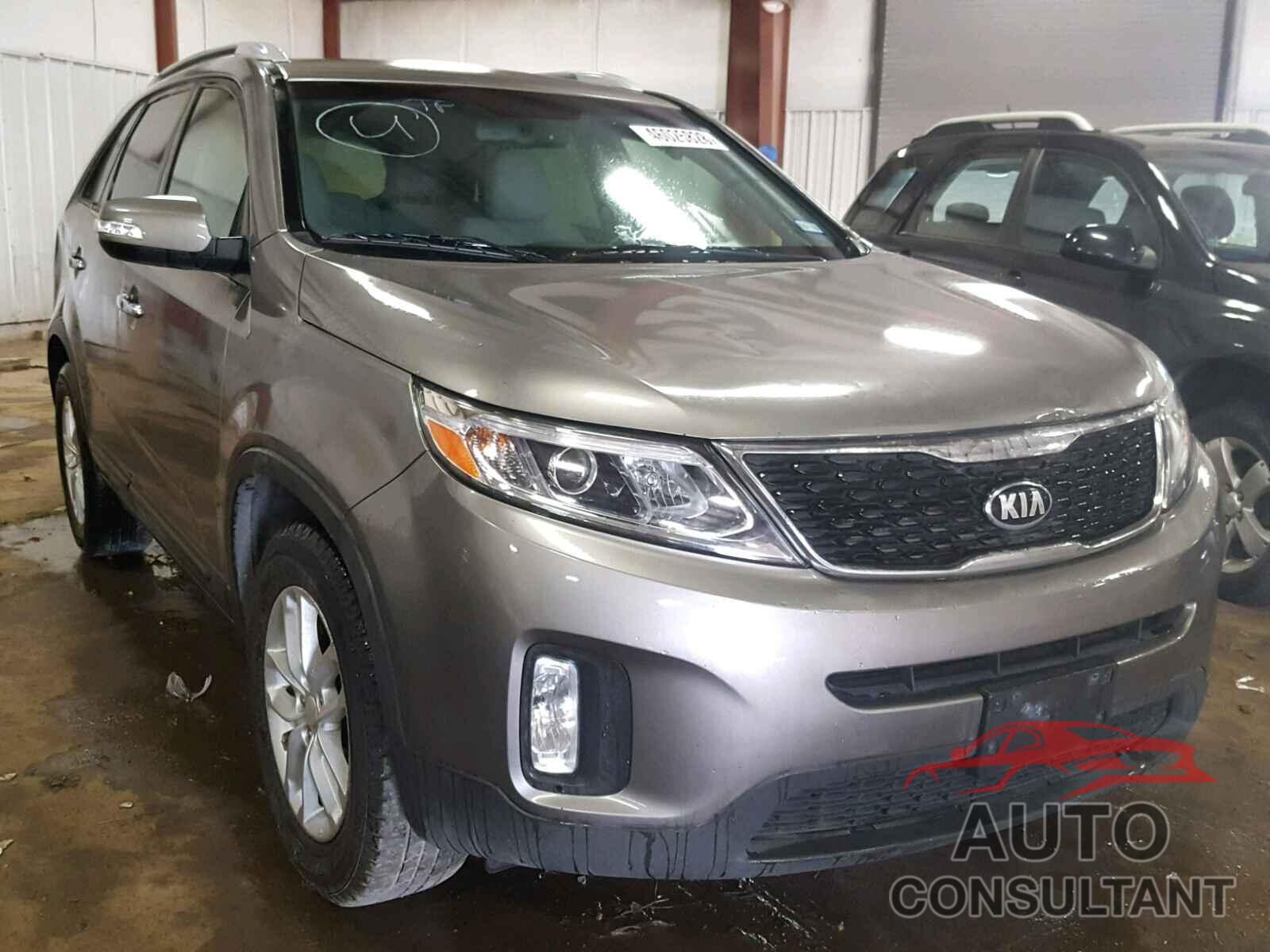 KIA SORENTO LX 2015 - 5XYKT3A61FG557118