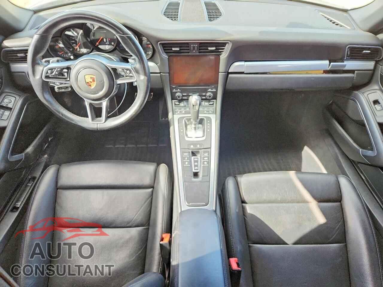 PORSCHE 911 2017 - WP0CA2A90HS141119