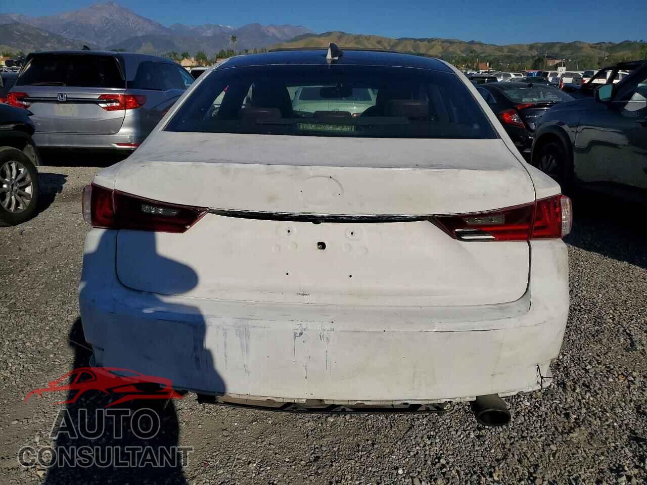 LEXUS IS 2016 - JTHBA1D22G5018521