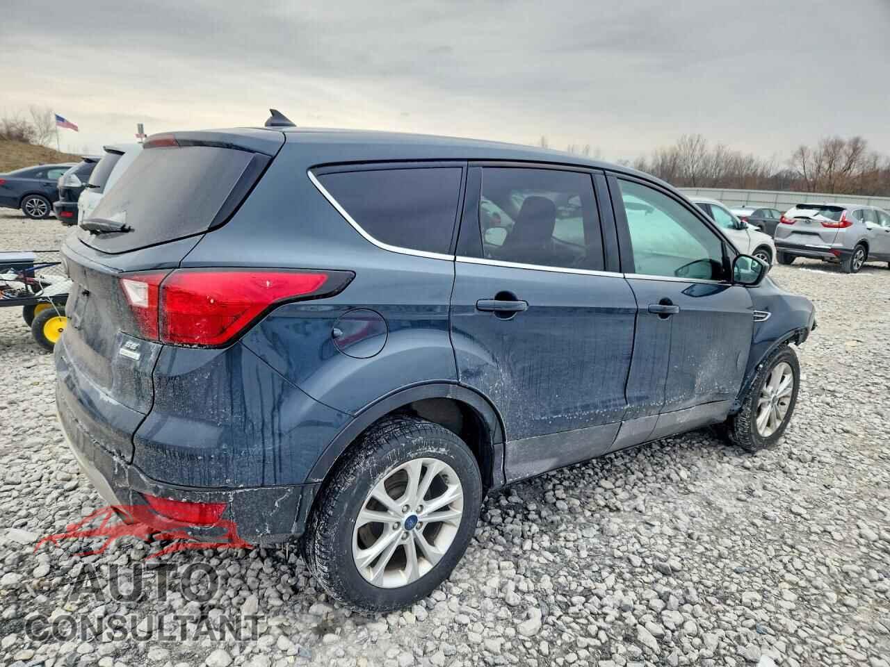 FORD ESCAPE 2019 - 1FMCU0GD2KUB22067