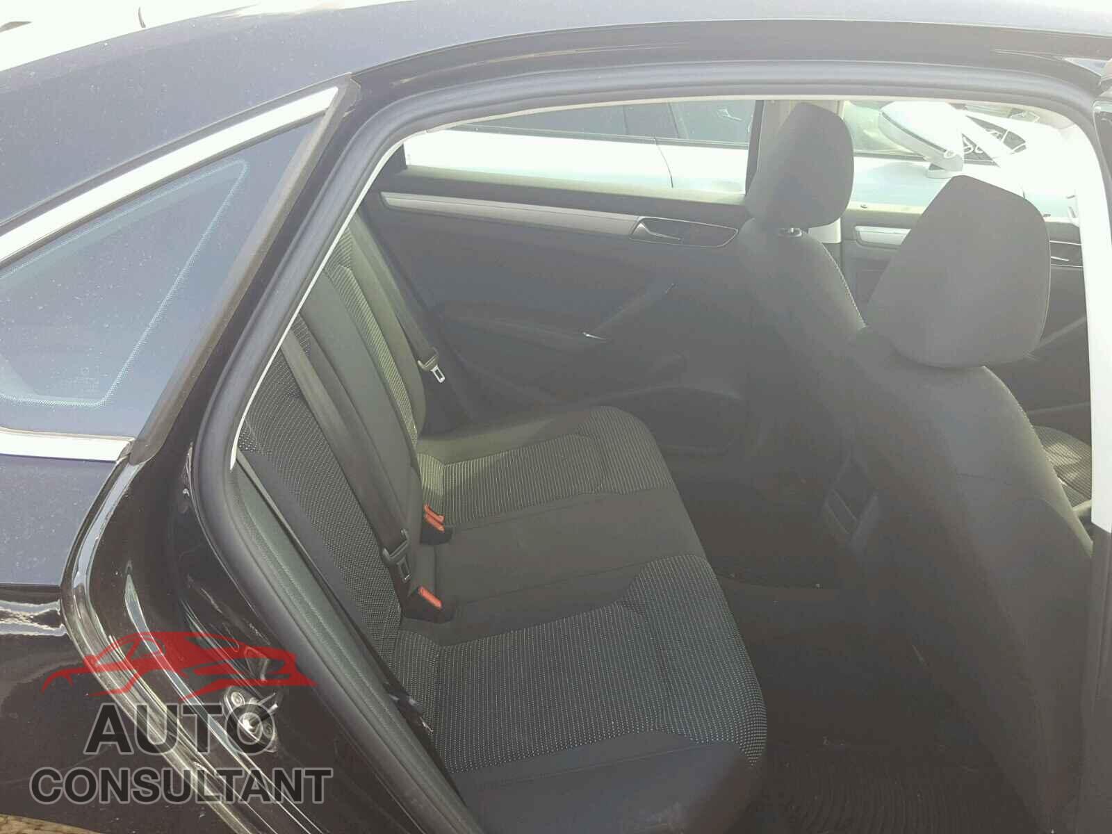 VOLKSWAGEN PASSAT 2017 - 1VWAT7A38HC050679