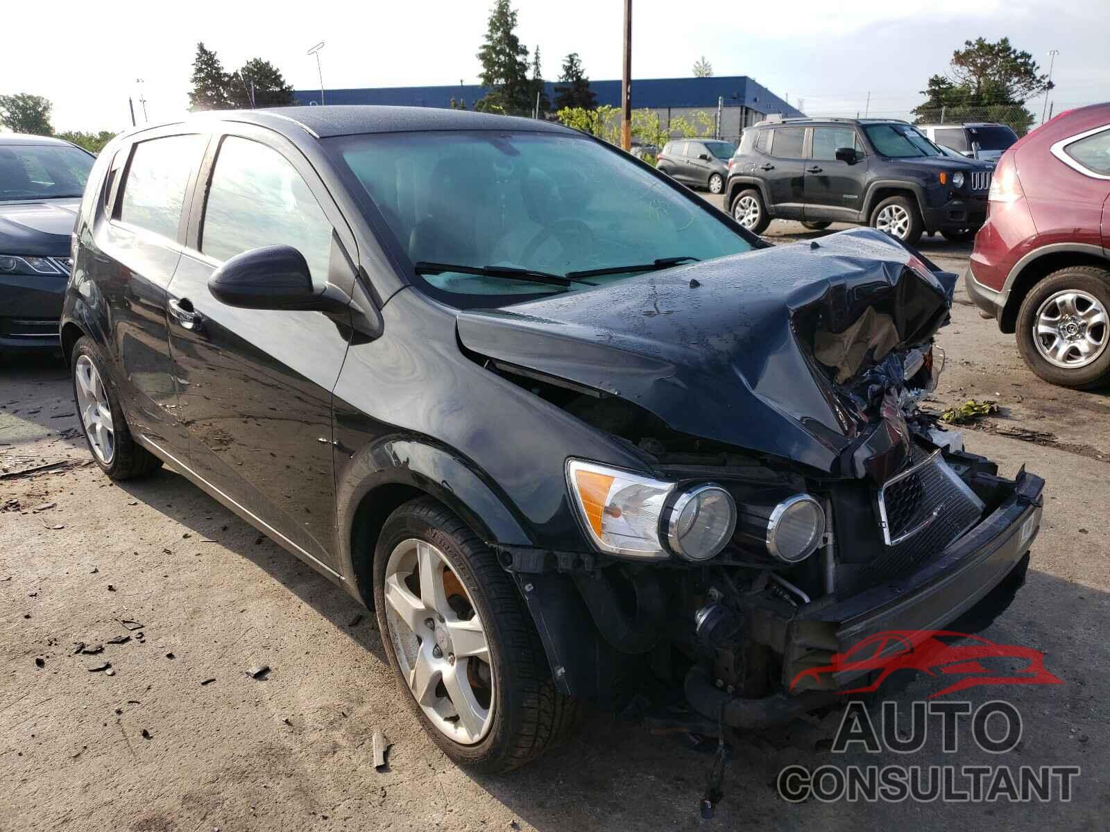 CHEVROLET SONIC 2016 - 1G1JE6SB1G4142246