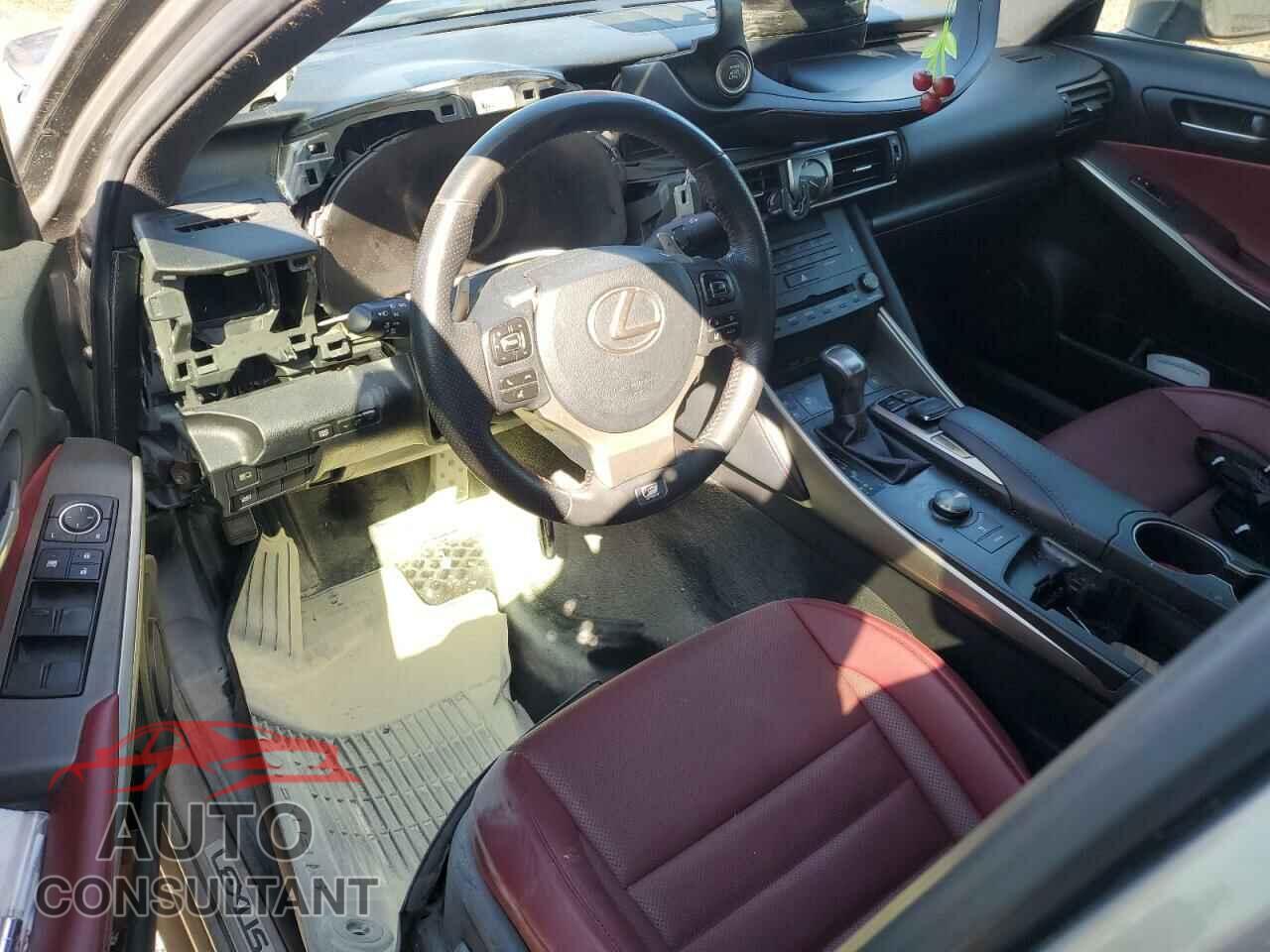LEXUS IS 2019 - JTHC81D2XK5036032