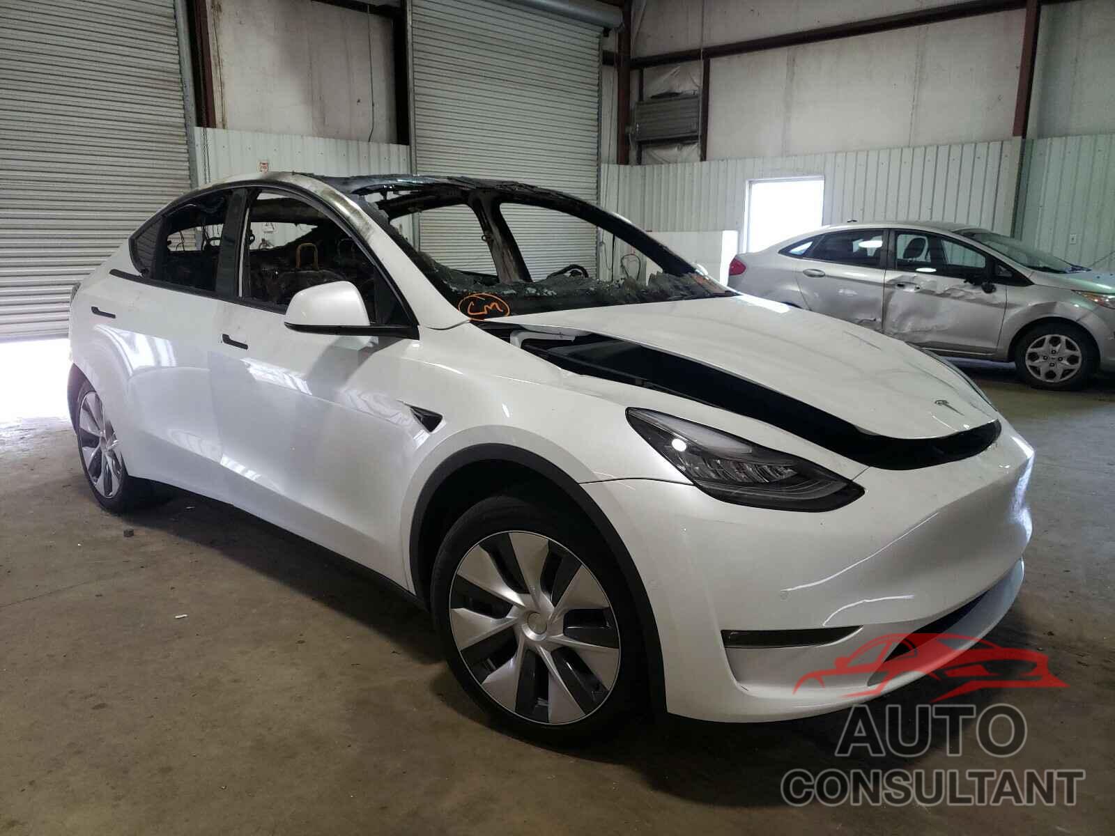 TESLA MODEL Y 2021 - 5YJYGDEE5MF157217