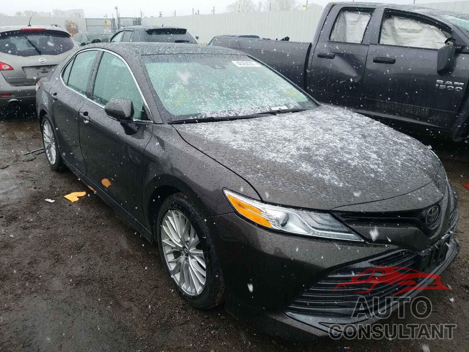 TOYOTA CAMRY 2018 - 4T1B11HK1JU501650