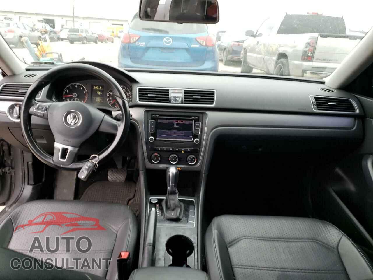 VOLKSWAGEN PASSAT 2015 - 1VWAT7A38FC082996