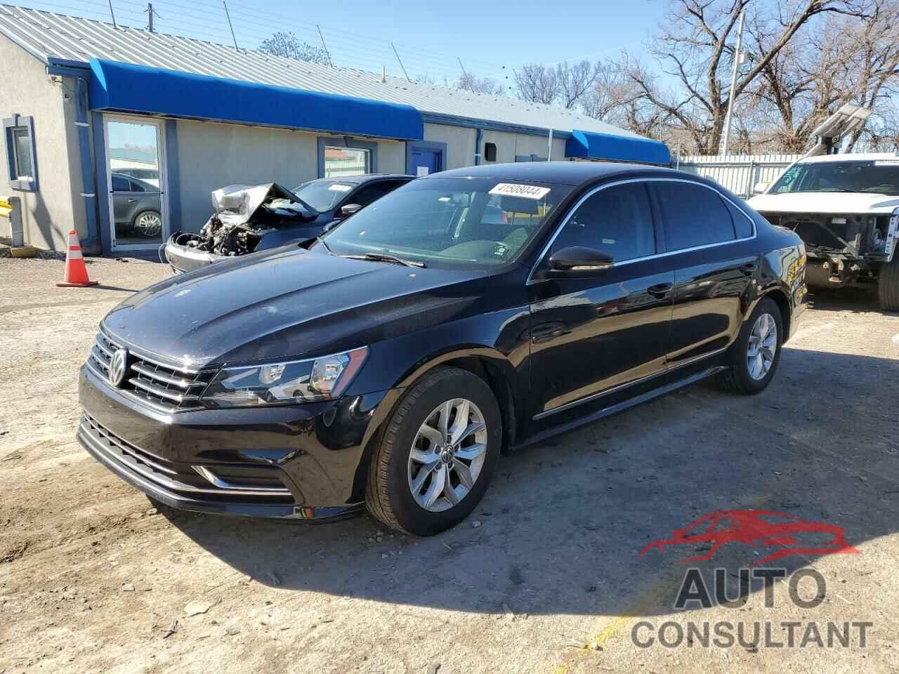 VOLKSWAGEN PASSAT 2017 - 1VWAT7A35HC032463