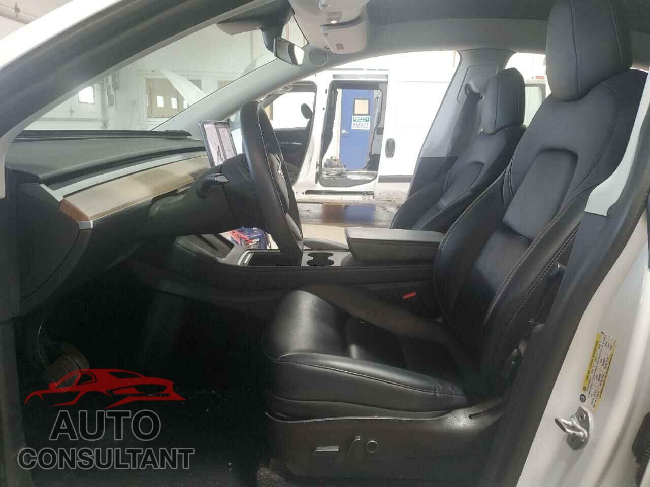 TESLA MODEL Y 2021 - 5YJYGDEE7MF185360