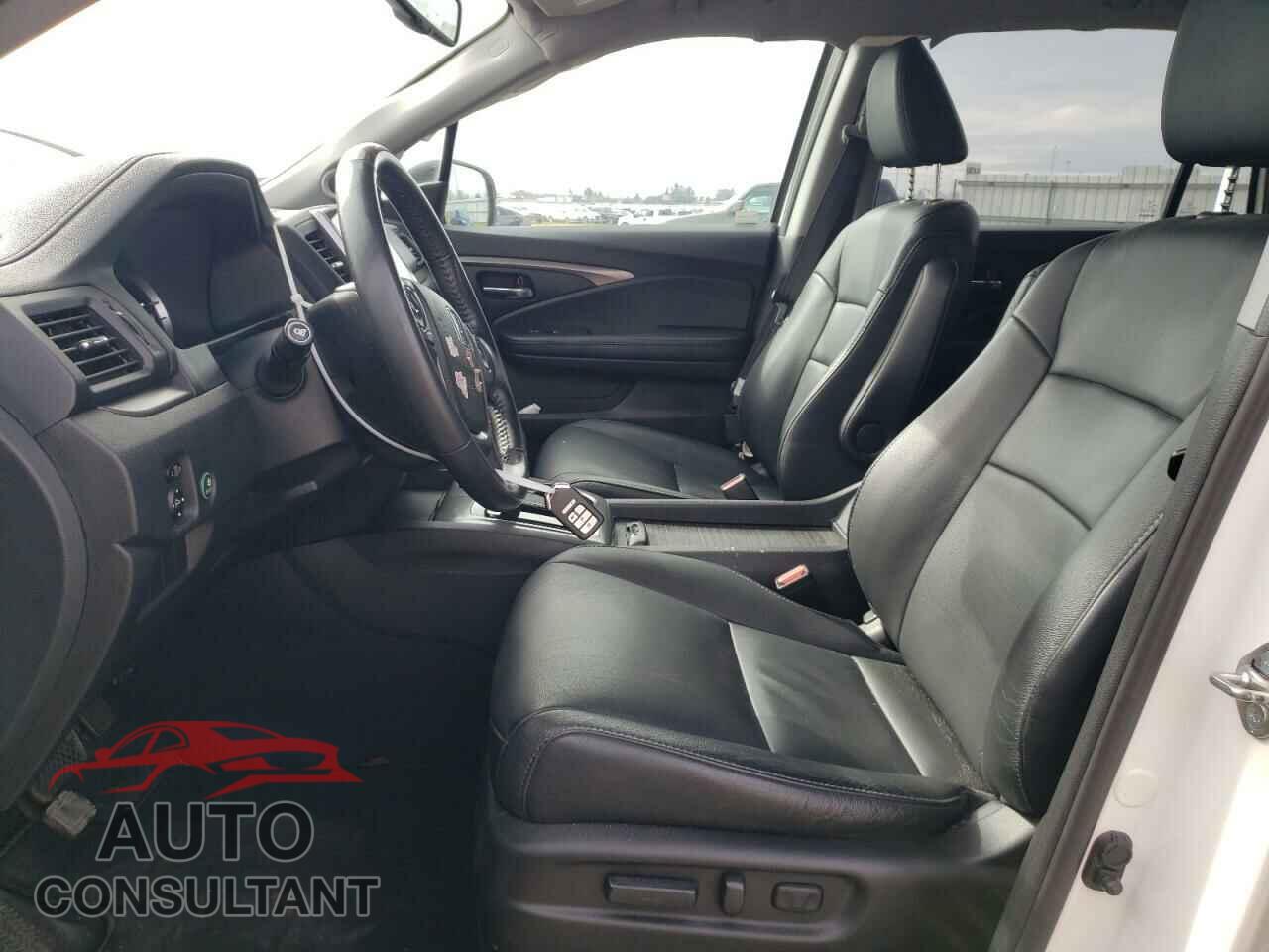 HONDA PILOT 2017 - 5FNYF5H52HB045369