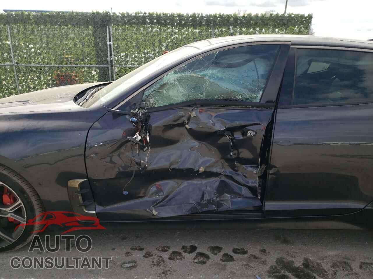 KIA STINGER 2019 - KNAE55LC8K6063077