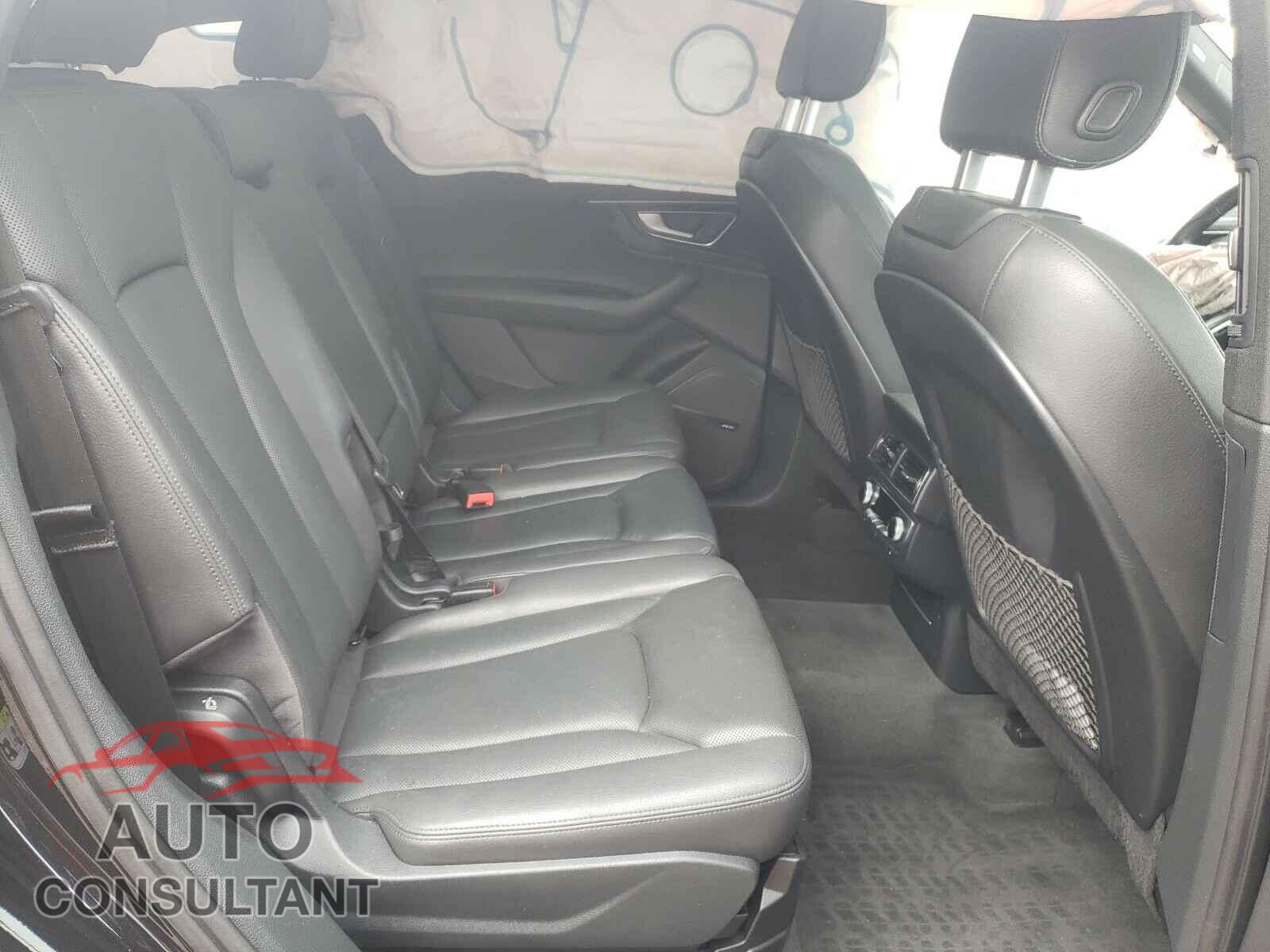 AUDI Q7 2017 - WA1LAAF70HD017934