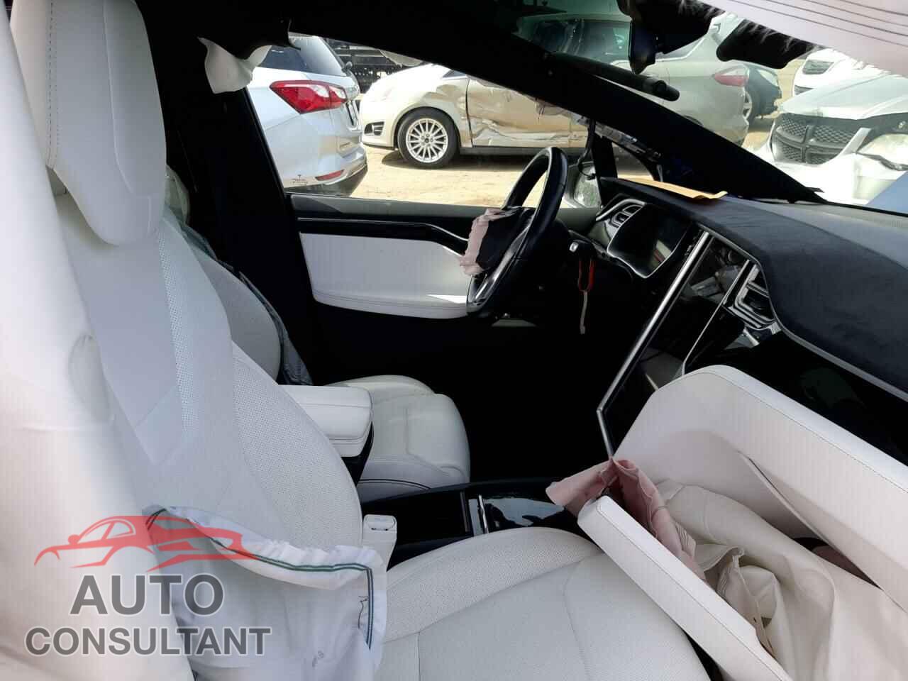 TESLA MODEL X 2016 - 5YJXCBE28GF020939