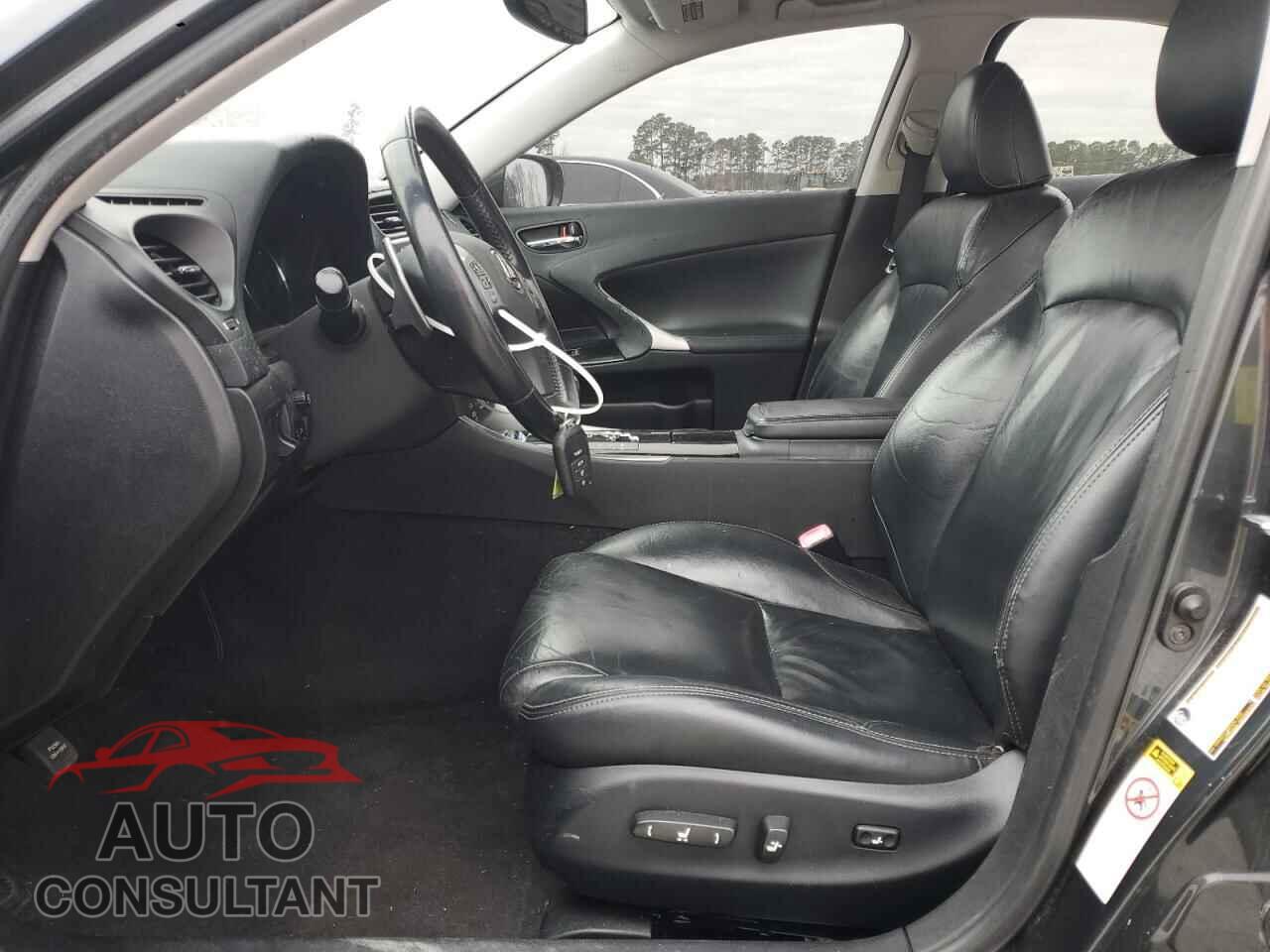 LEXUS IS 2011 - JTHBF5C24B5145113