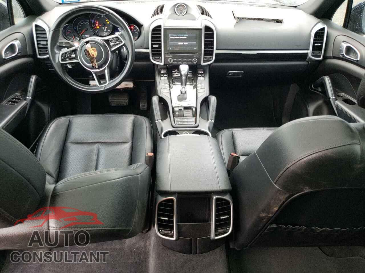 PORSCHE CAYENNE 2018 - WP1AA2A21JKA02860