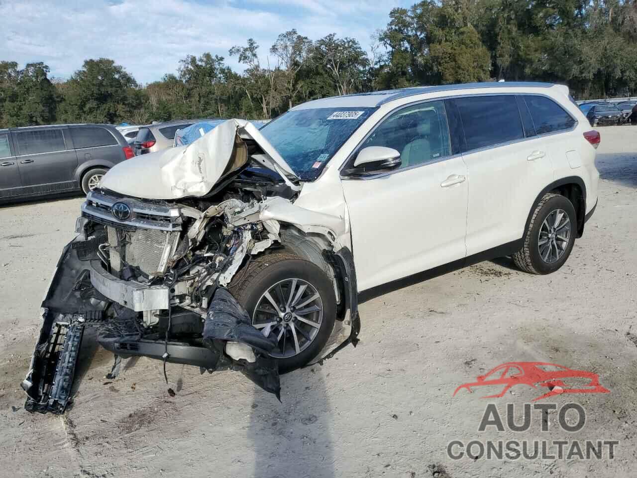 TOYOTA HIGHLANDER 2019 - 5TDJZRFH4KS587170