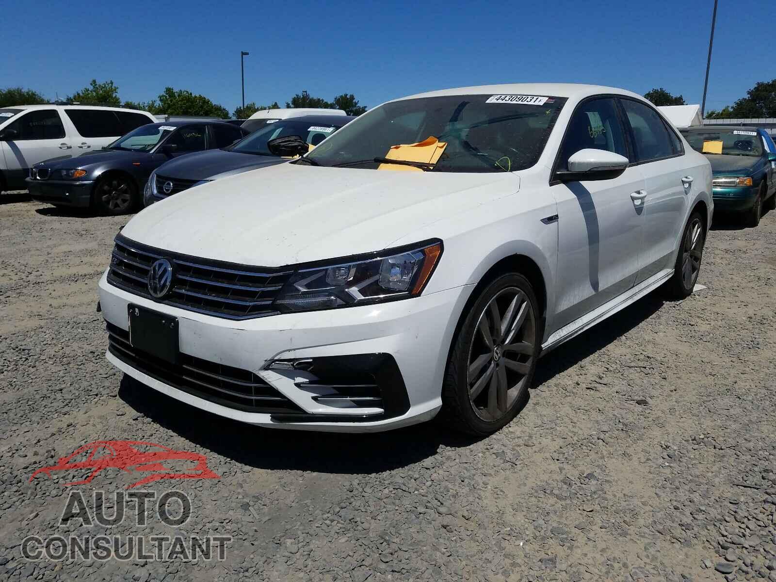 VOLKSWAGEN PASSAT 2018 - 1VWAA7A39JC030811