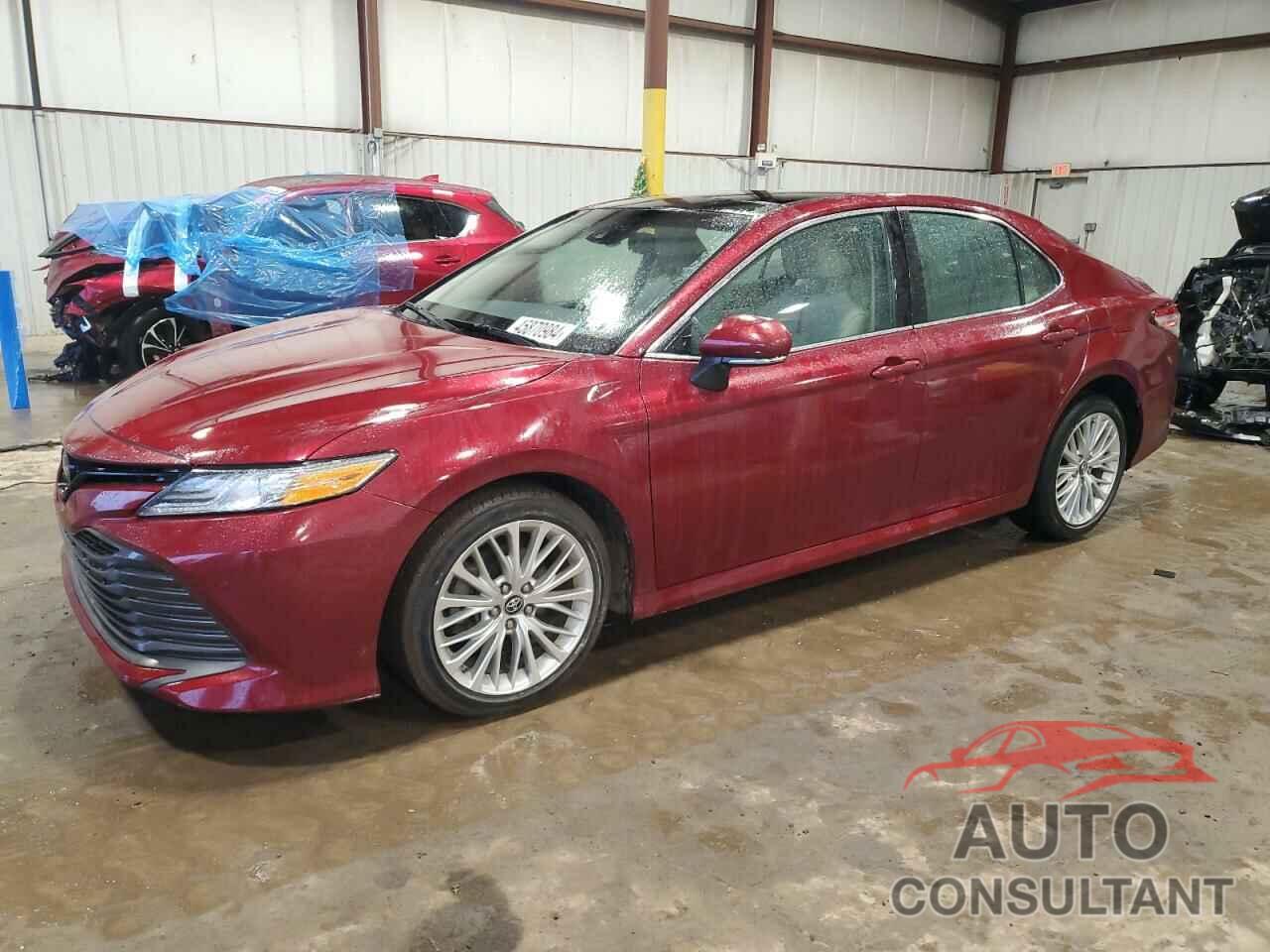 TOYOTA CAMRY 2018 - 4T1B11HK3JU661139