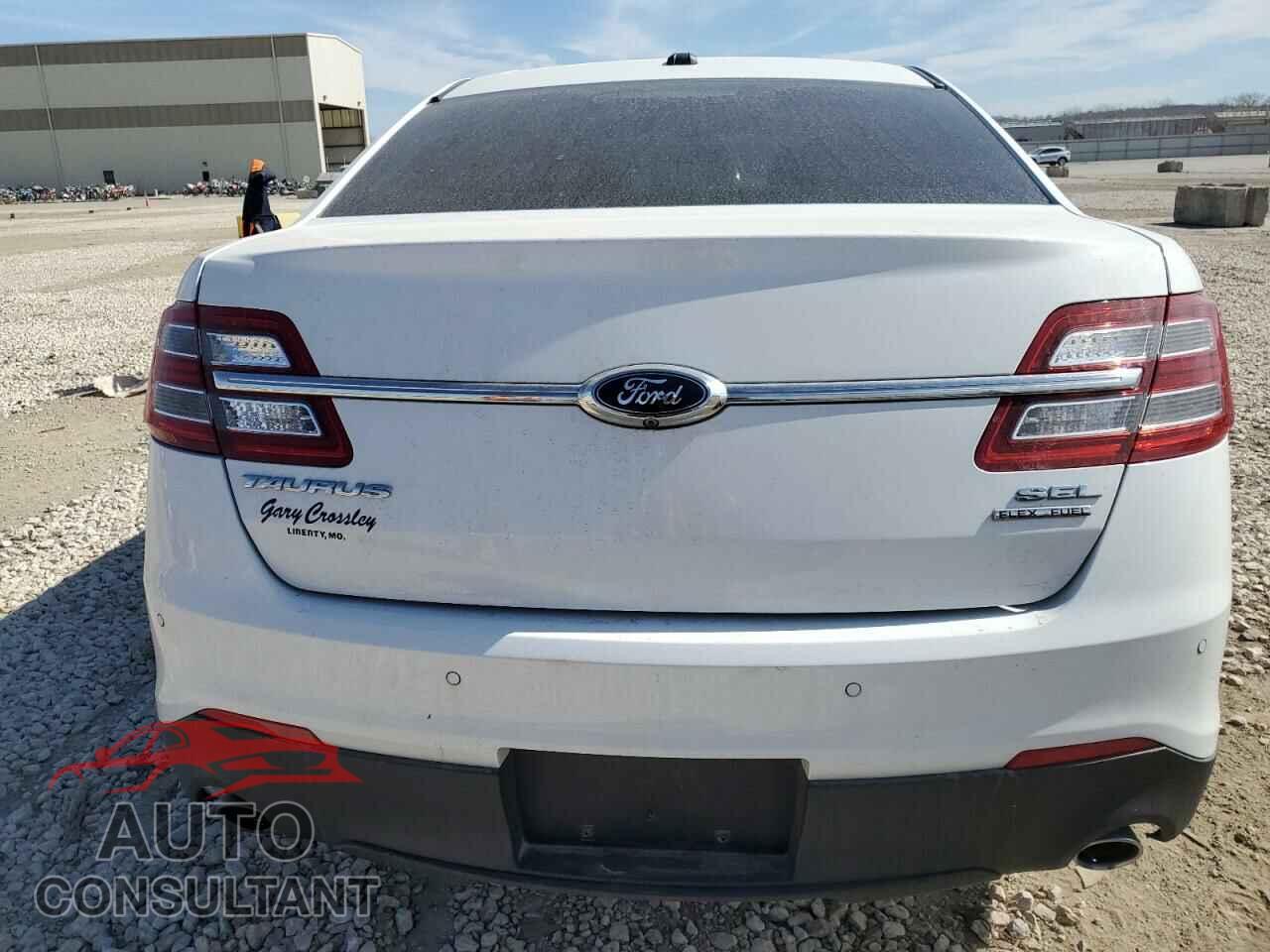 FORD TAURUS 2017 - 1FAHP2E82HG144537