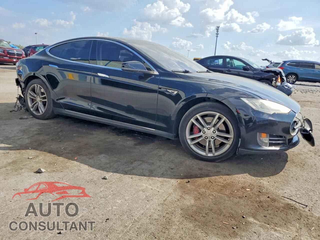 TESLA MODEL S 2015 - 5YJSA1H15FFP71556