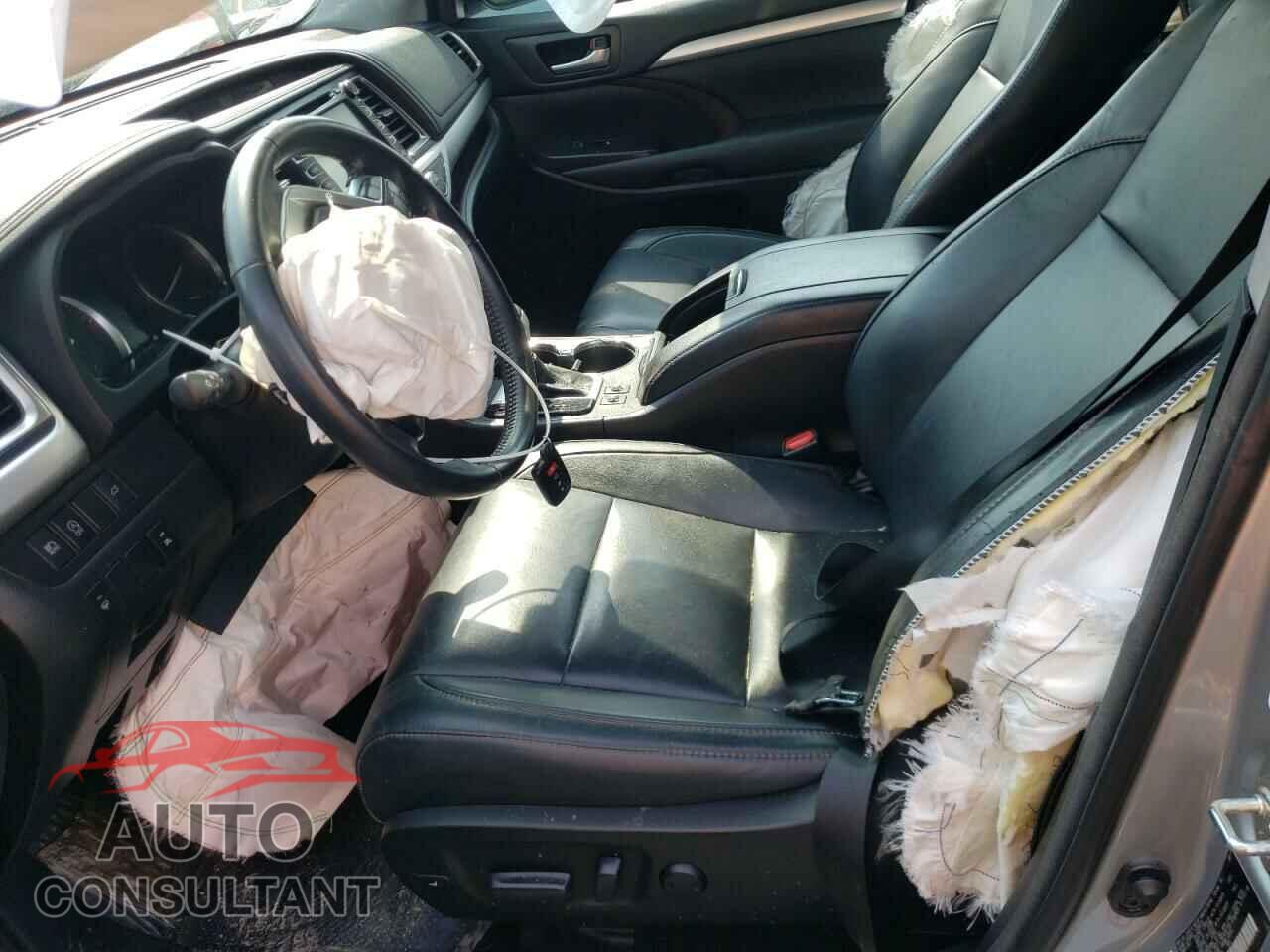 TOYOTA HIGHLANDER 2017 - 5TDKZRFH5HS522390