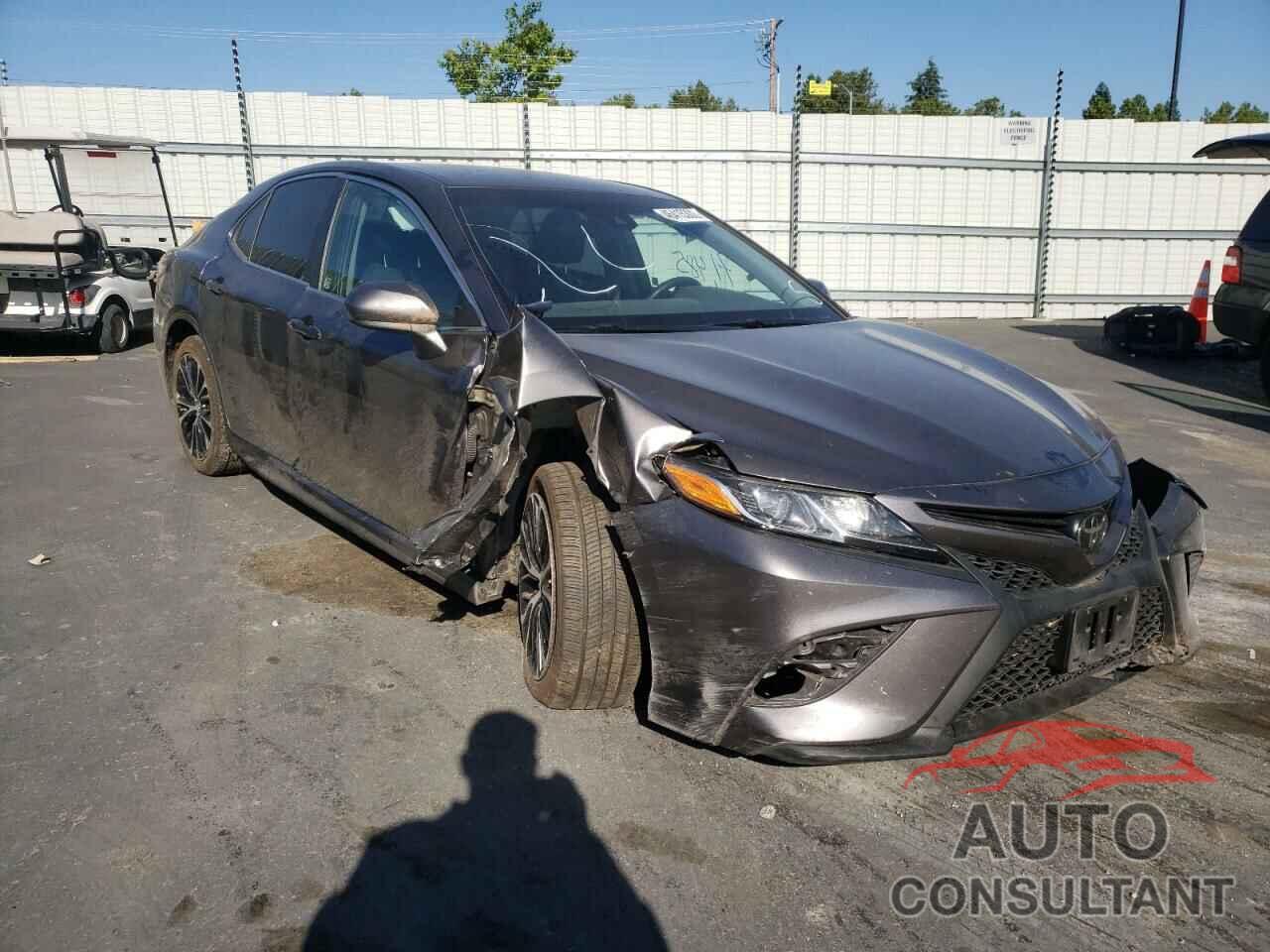 TOYOTA CAMRY 2018 - 4T1B11HK1JU104911