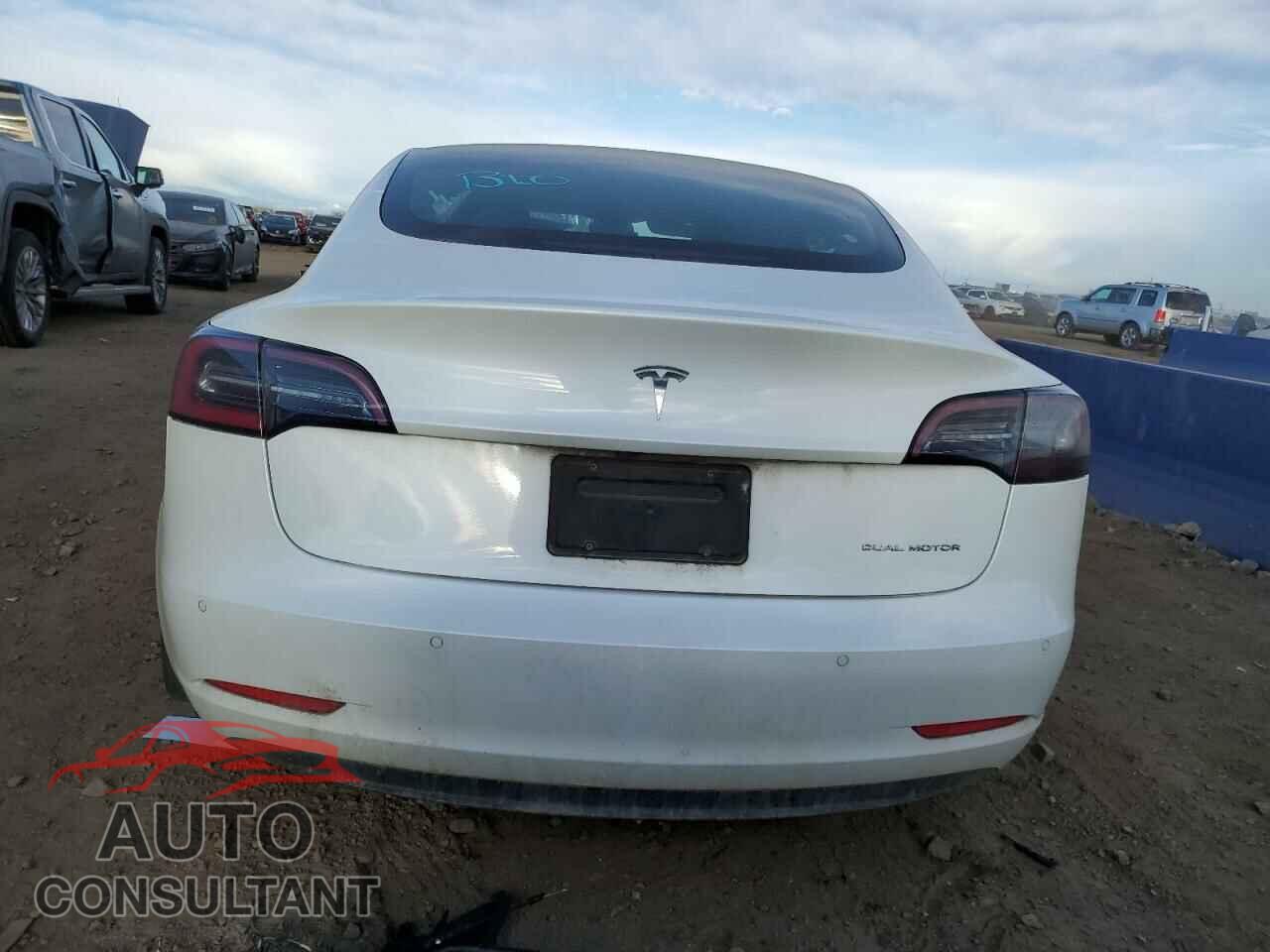TESLA MODEL 3 2019 - 5YJ3E1EB3KF512077