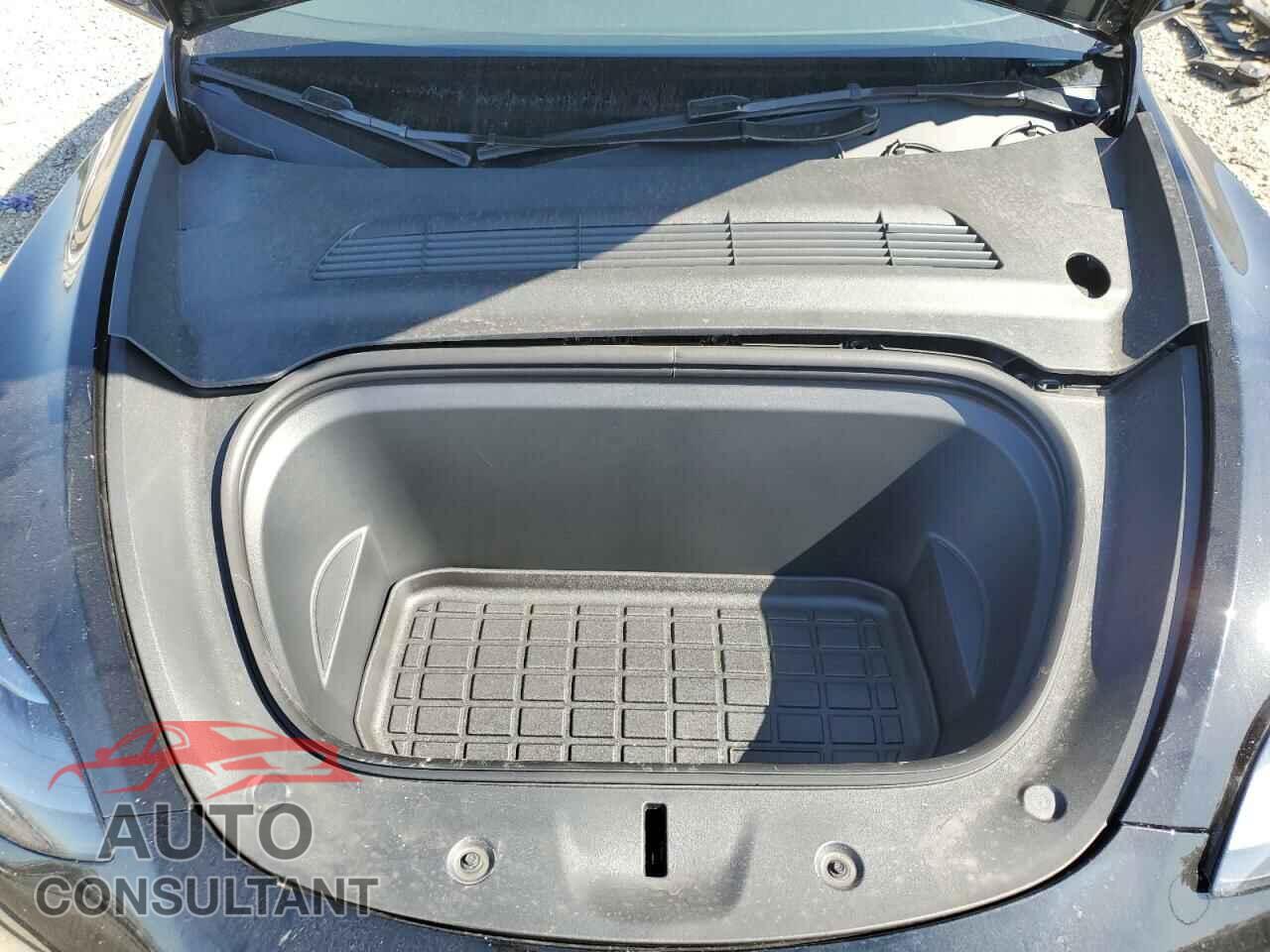 TESLA MODEL Y 2024 - 7SAYGDED4RF212399