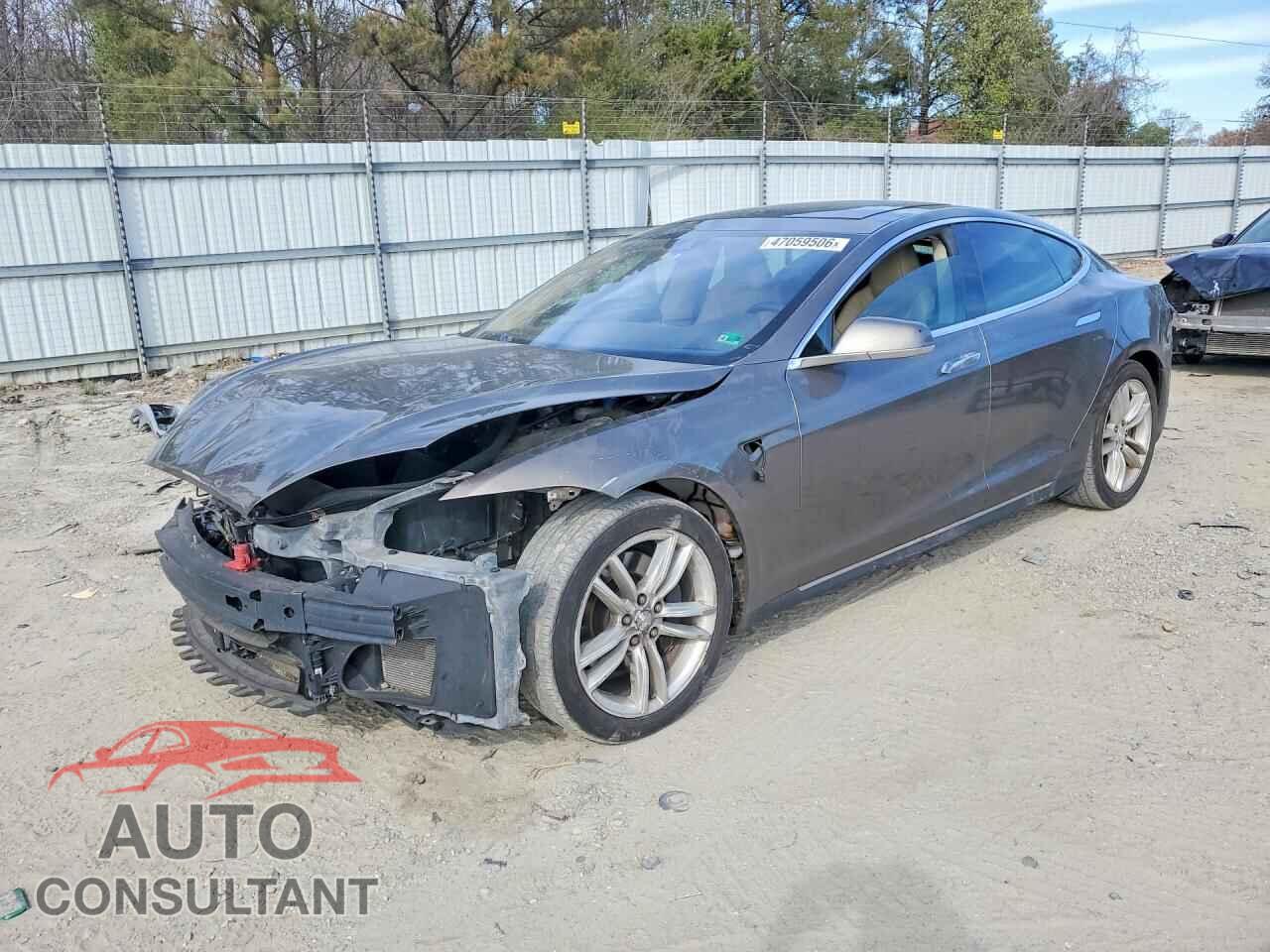 TESLA MODEL S 2015 - 5YJSA1E18FF104131