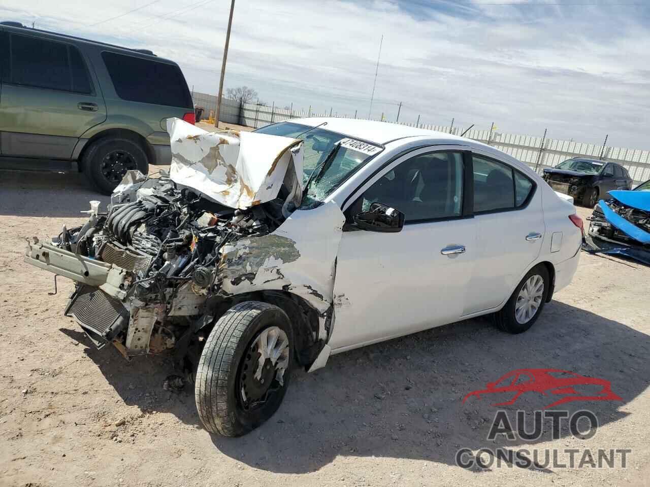 NISSAN VERSA 2018 - 3N1CN7AP9JL819390