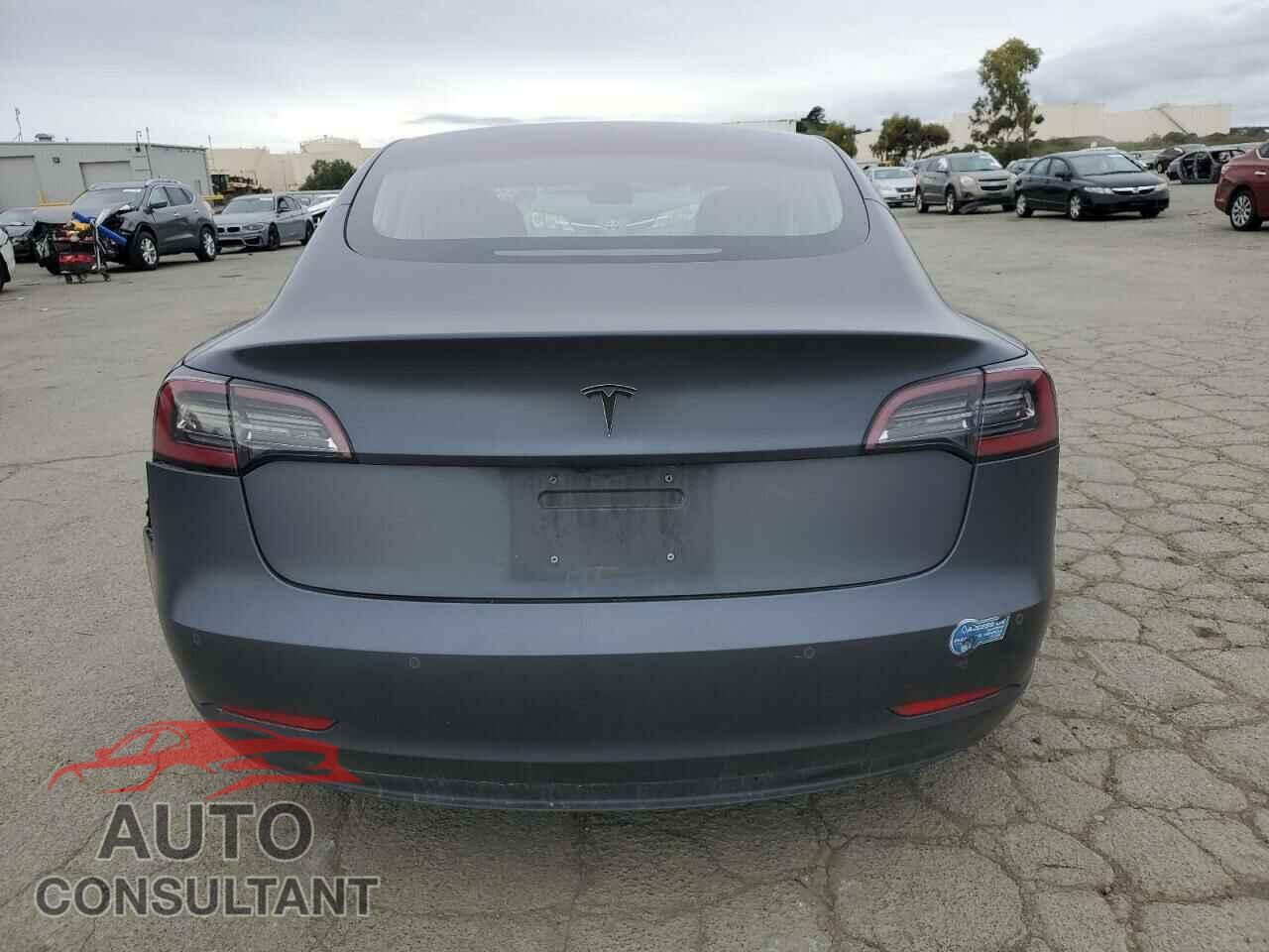 TESLA MODEL 3 2018 - 5YJ3E1EA7JF040214