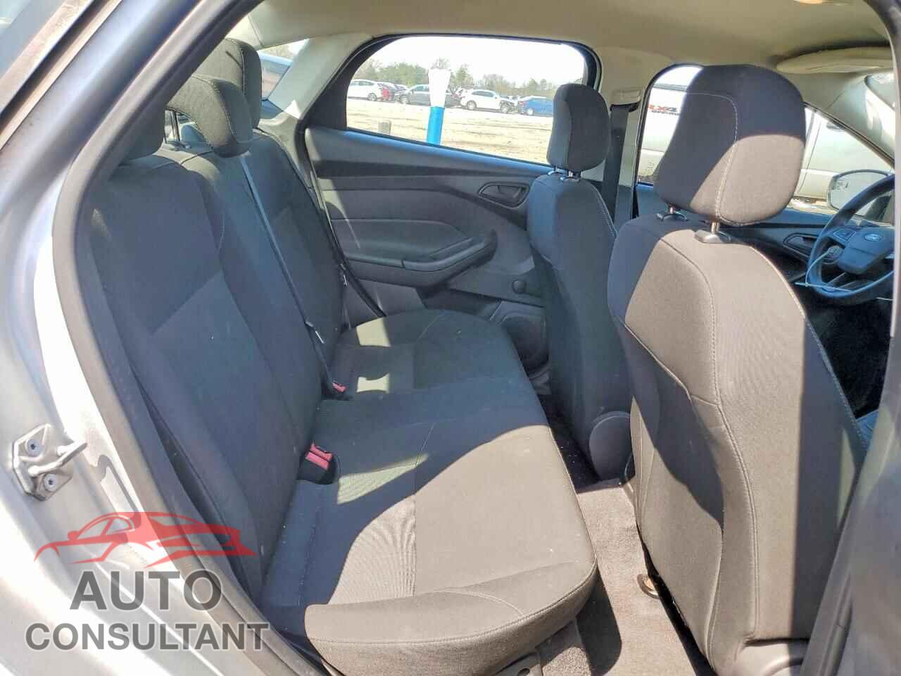 FORD FOCUS 2015 - 1FADP3E24FL366288
