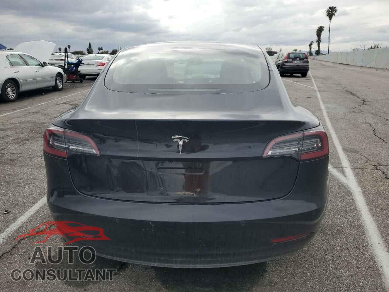 TESLA MODEL 3 2018 - 5YJ3E1EAXJF011404