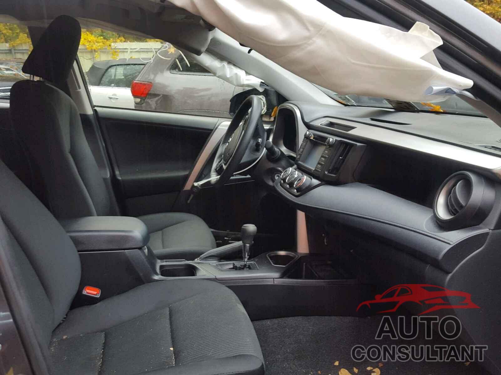TOYOTA RAV4 LE 2018 - JTMBFREV9JJ194572