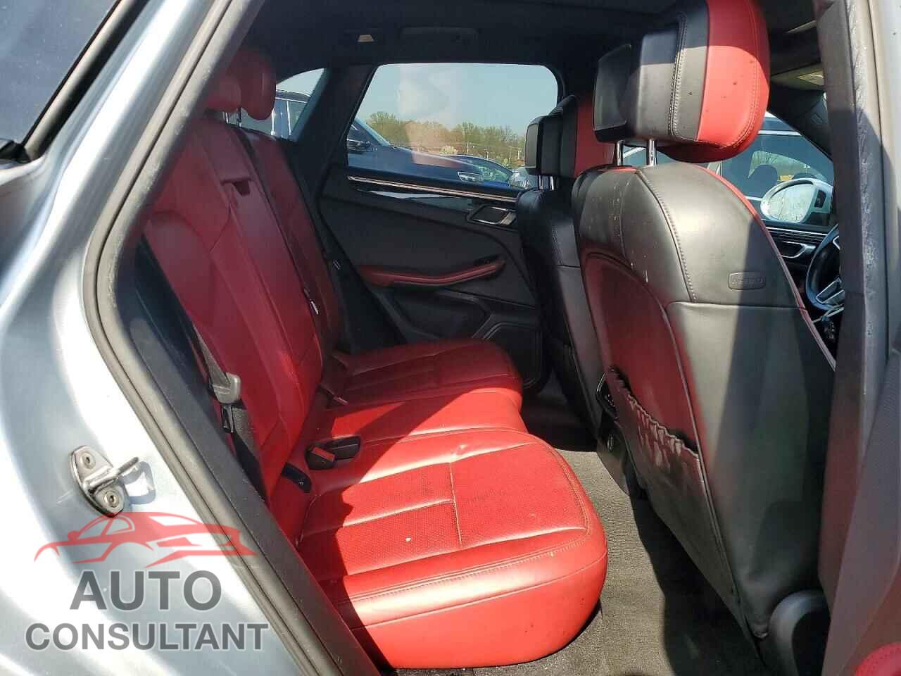 PORSCHE MACAN 2018 - WP1AA2A50JLB12030