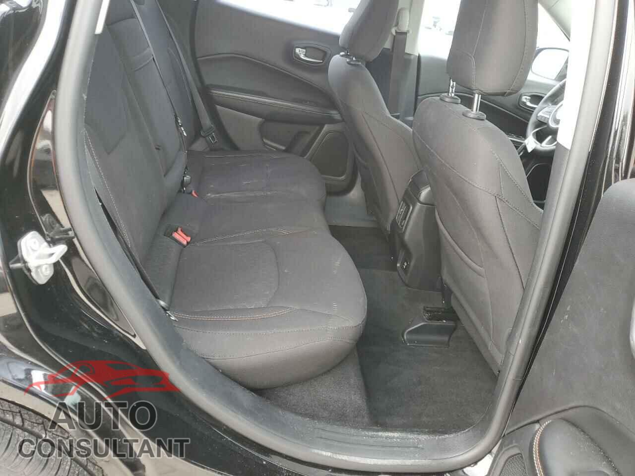 JEEP COMPASS 2018 - 3C4NJCAB0JT318502