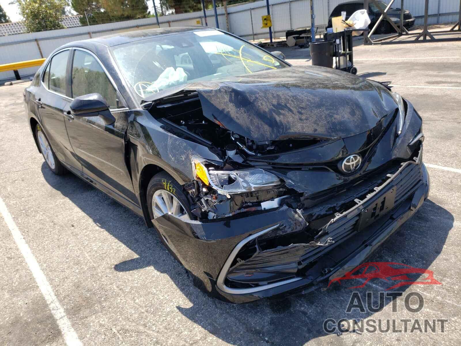 TOYOTA CAMRY 2021 - 4T1C11AK4MU559111