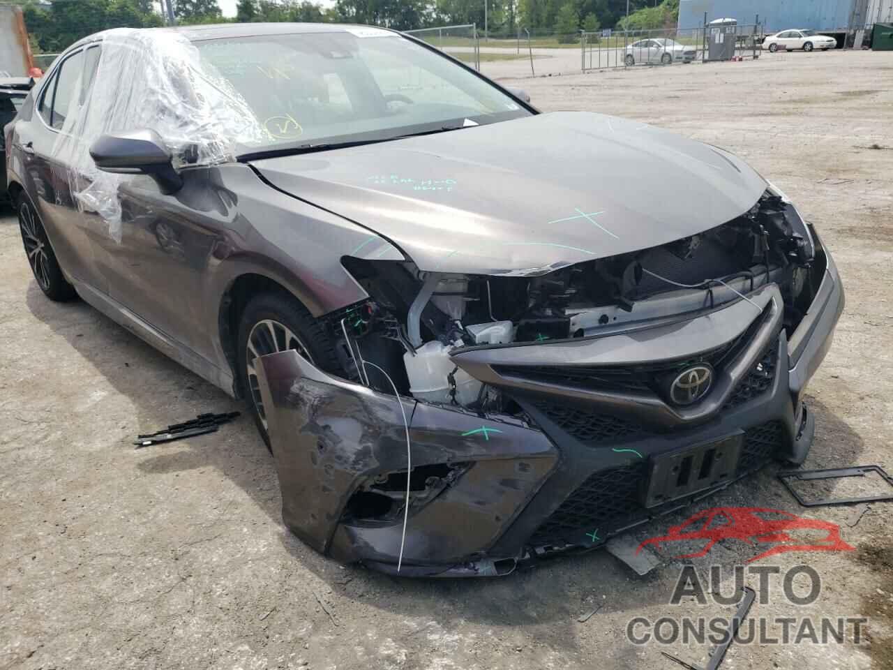 TOYOTA CAMRY 2018 - 4T1B11HK9JU098047