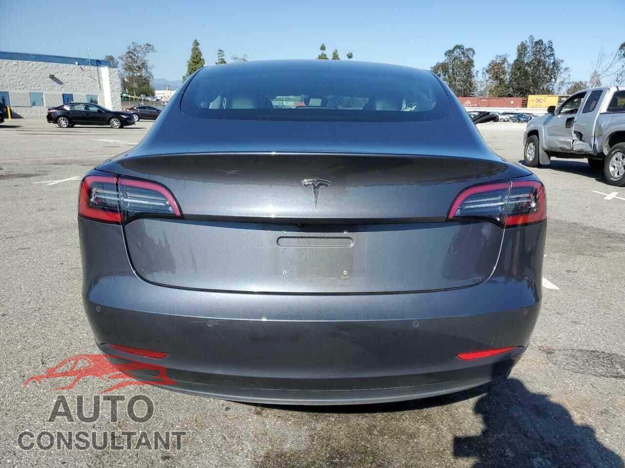 TESLA MODEL 3 2018 - 5YJ3E1EA5JF077570