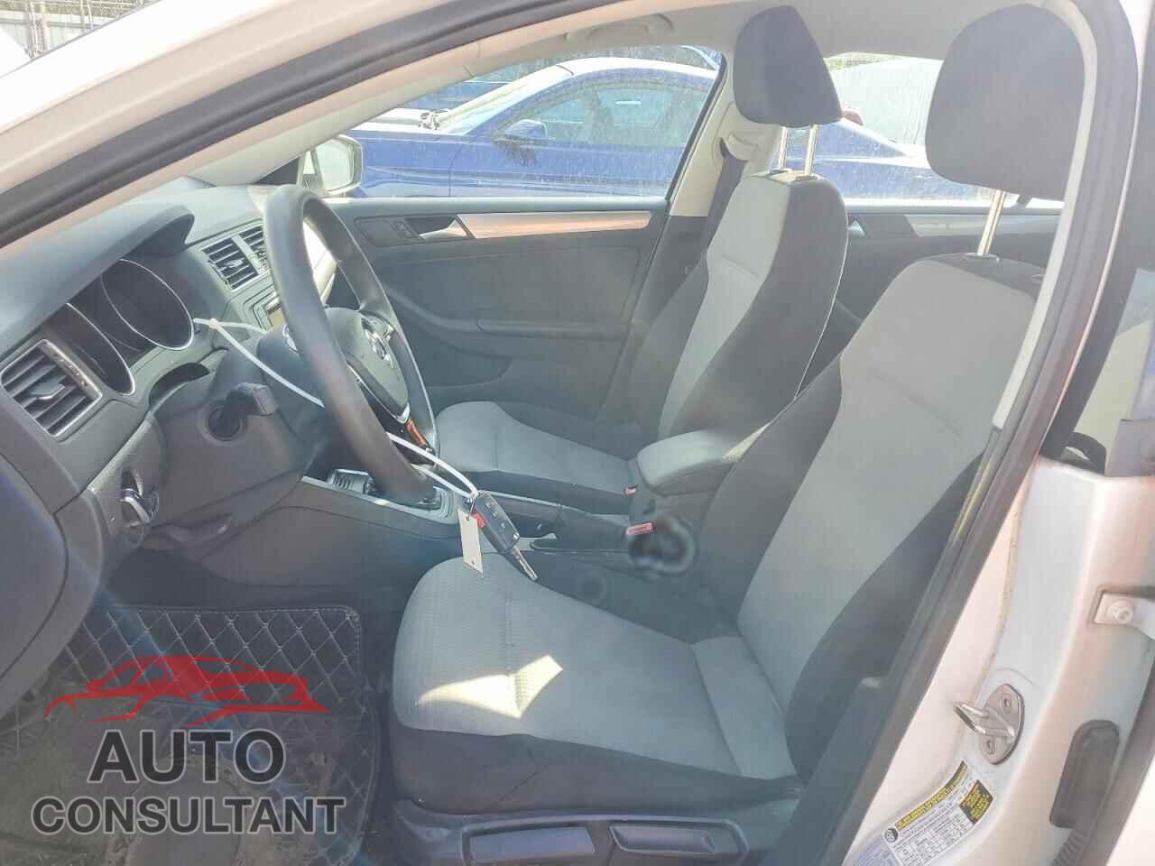 VOLKSWAGEN JETTA 2017 - 3VW2B7AJ9HM233657