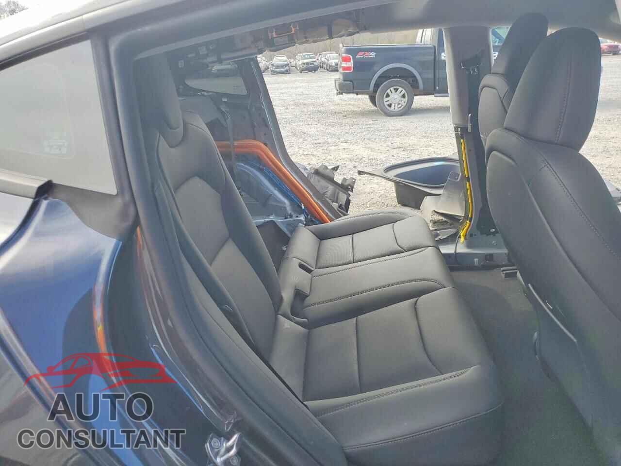 TESLA MODEL 3 2025 - 5YJ3E1EA9SF979561